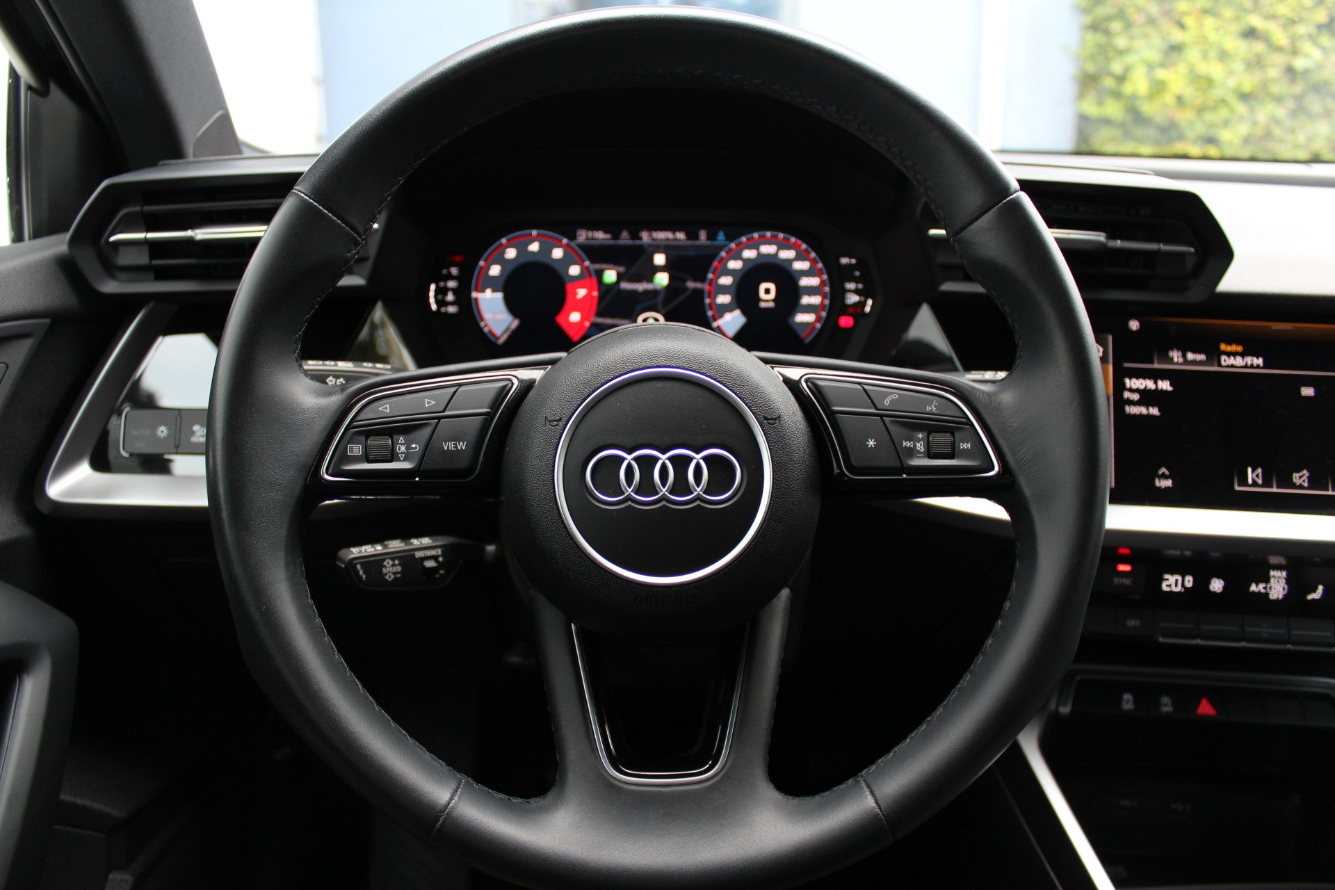 Audi A3 Sportback 30 TFSI Advanced edition | Incl. 1 jaar Garantie | 1e Eigenaar | Adaptive Cruise | Navigatie | Parkeersensoren achter | Climate controle | Keyless start | Digital cockpit | Draadloze telefoon lader | LED Koplampen | Apple CarPlay/Android auto | Origineel NL auto | NAP |