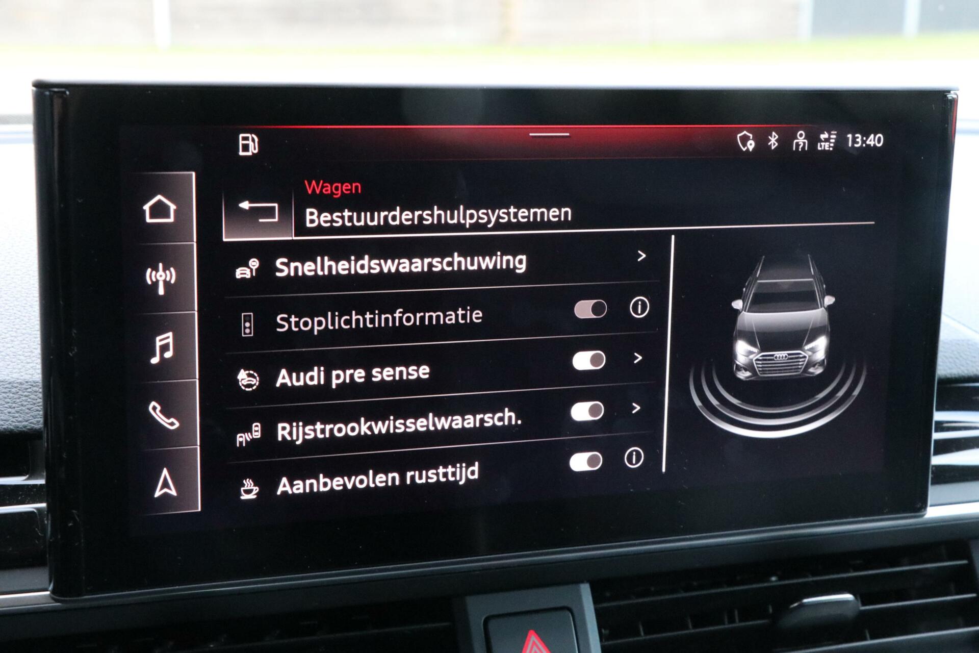 Audi A4 Avant 35 TFSI 2x S-Line Black VirtualDash Camera Led Sportzetels Blindspot Sfeerverlicht Trekhaak nw model BJ2019