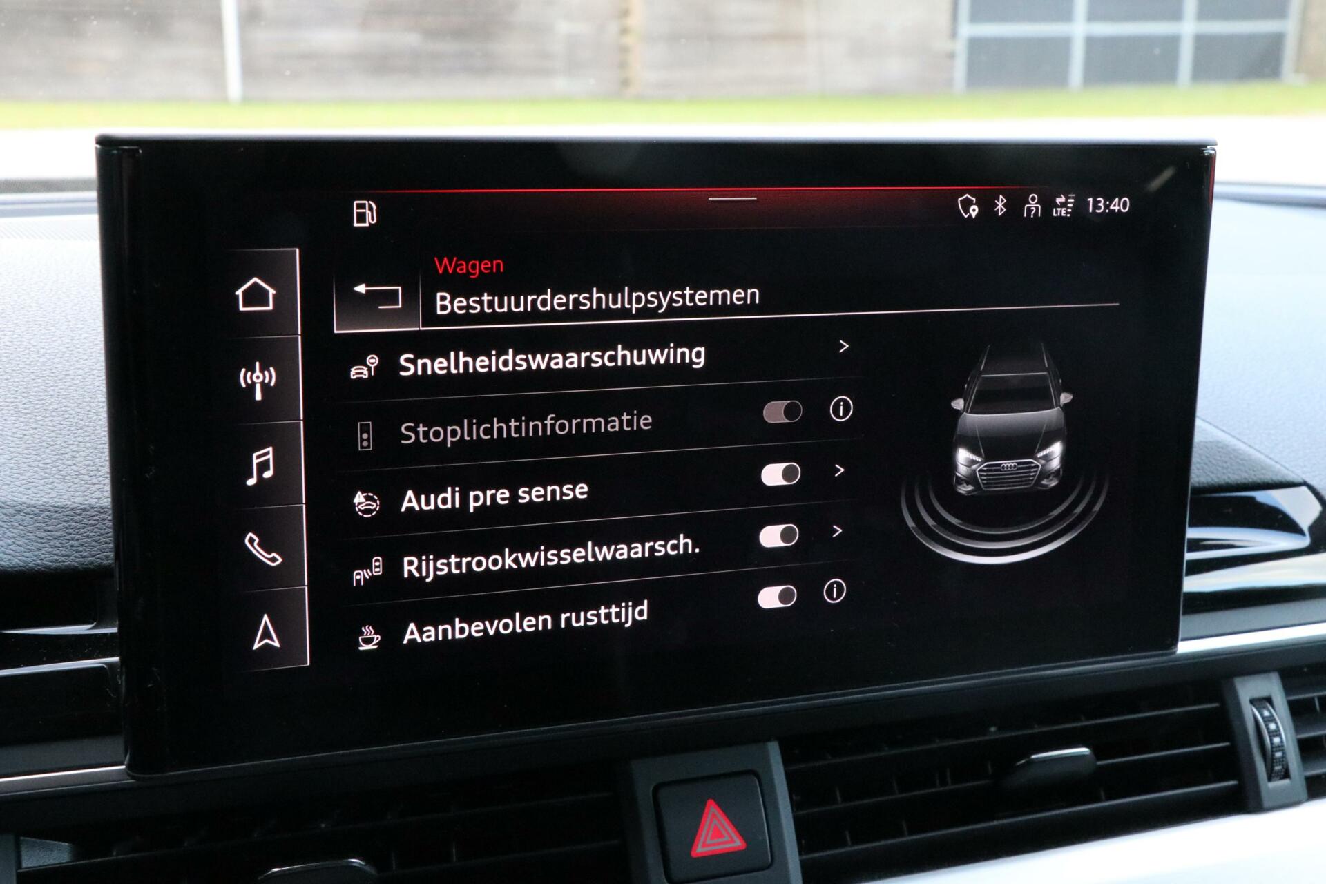 Audi A4 Avant 35 TFSI 2x S-Line Black VirtualDash Camera Led Sportzetels Blindspot Sfeerverlicht Trekhaak nw model BJ2019