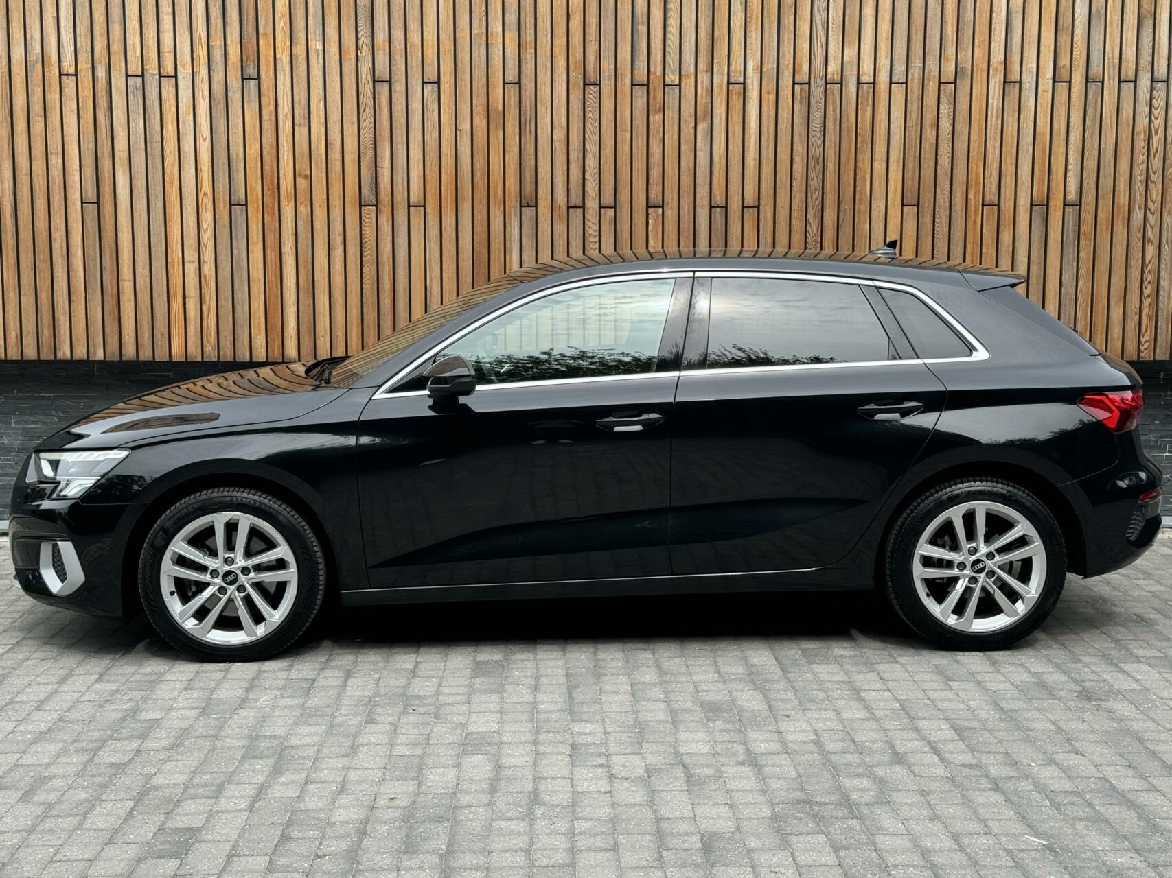 Audi A3 Sportback 35 TFSI S-tronic | Leer | Navi | Apple CarPlay | Getint glas | Digitaal dashboard | Parkeersensoren achter | Climate control | Stoelverwarming