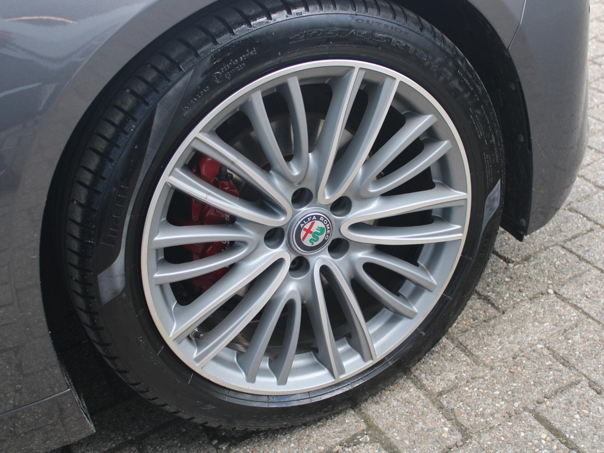 Alfa Romeo Giulia 2.0T Super | Xenon | PDC | Navi | Cruise | Pack Veloce Interieur | Stoel -/ Stuurverwarming | Trekhaak