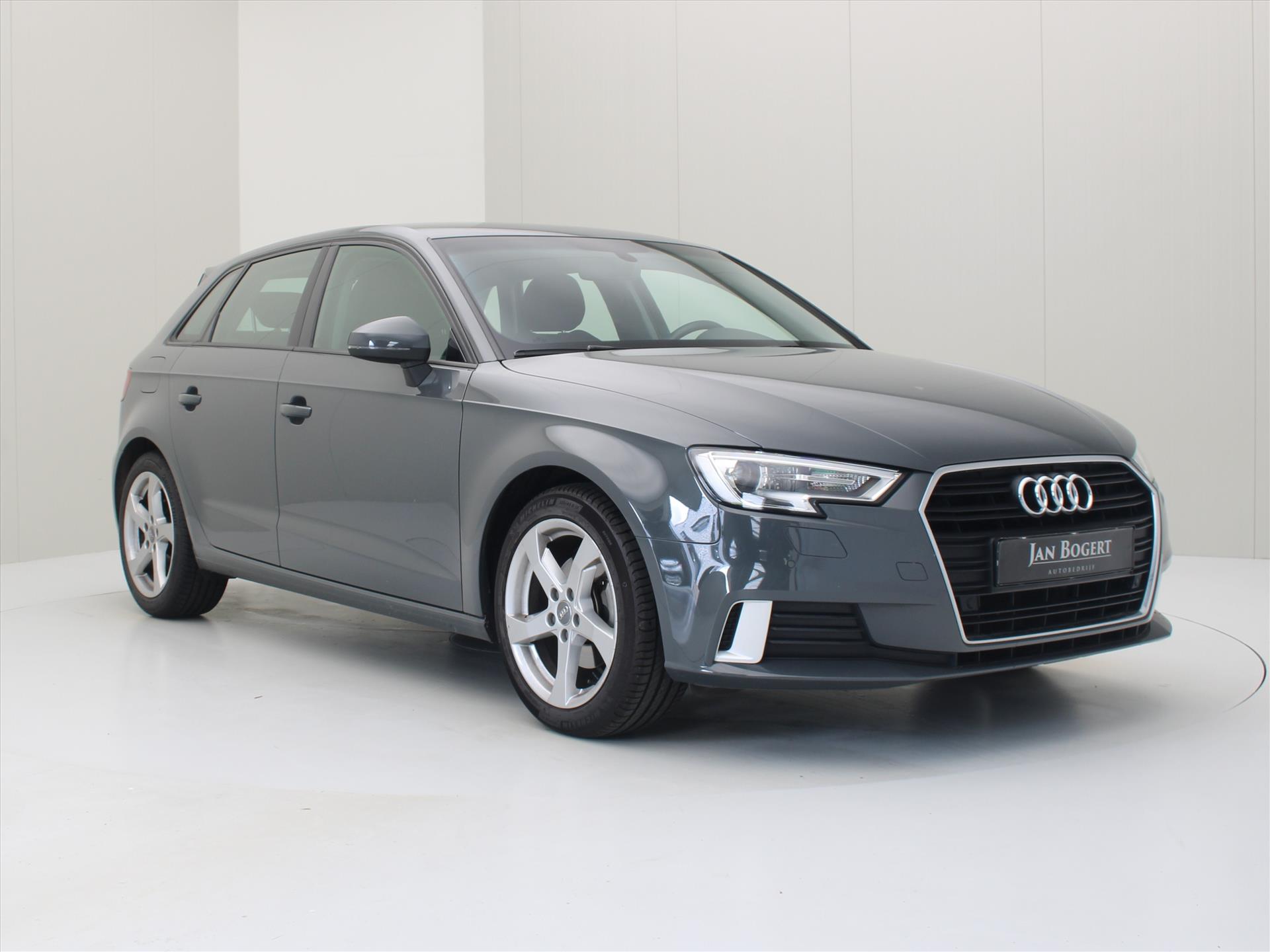 Audi A3 Sportback 30 TFSI 116pk 6-Bak Sport Business [ CAMERA+XENON+NAVI+CRUISE+CLIMATE+STOELVERWARMING ]