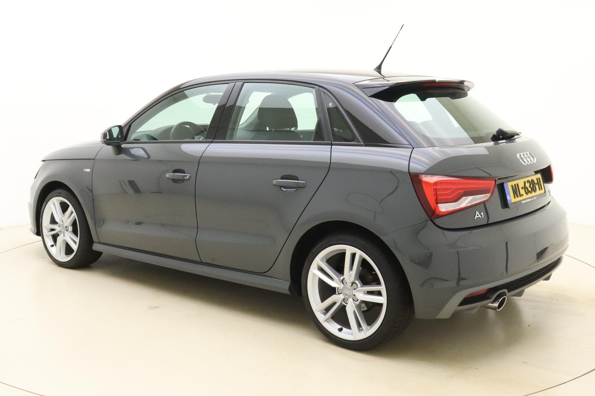 Audi A1 Sportback 1.0 TFSI Adrenalin | Navigatie | S-line exterieur | Lichtmetalen velgen | 5 Deuren | Nette auto | Cruise control | Zwart dak