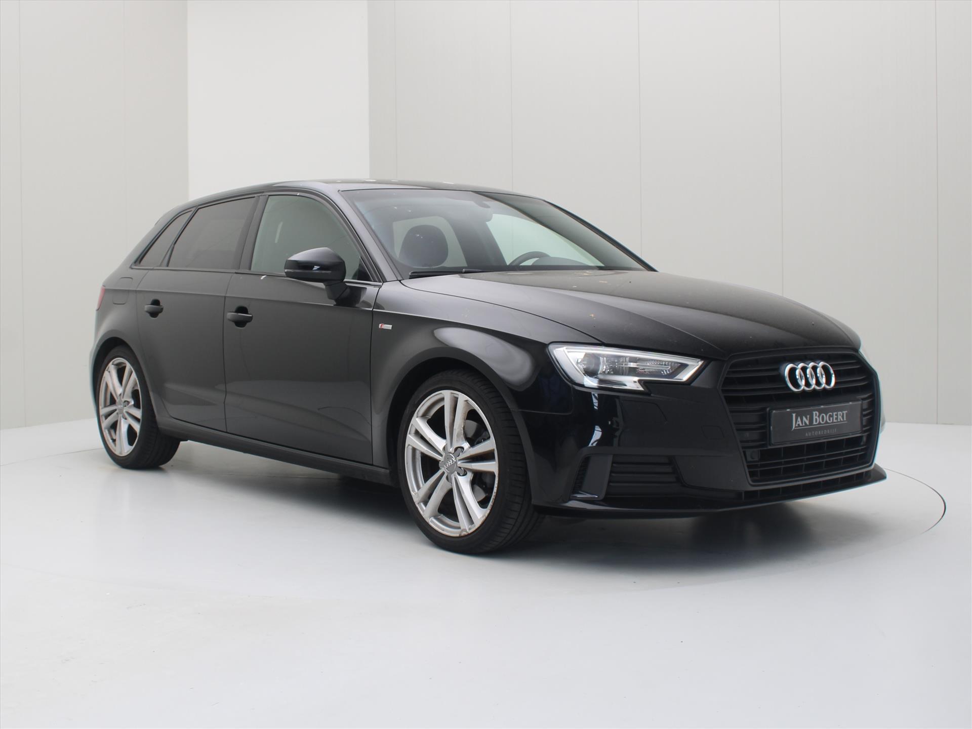 Audi A3 Sportback 1.5 TFSI 150pk 6-Bak S-Line Business [ XENON/LED+CRUISE+CLIMATE+NAVI+STOELVERWARMING+PDC V/A ]