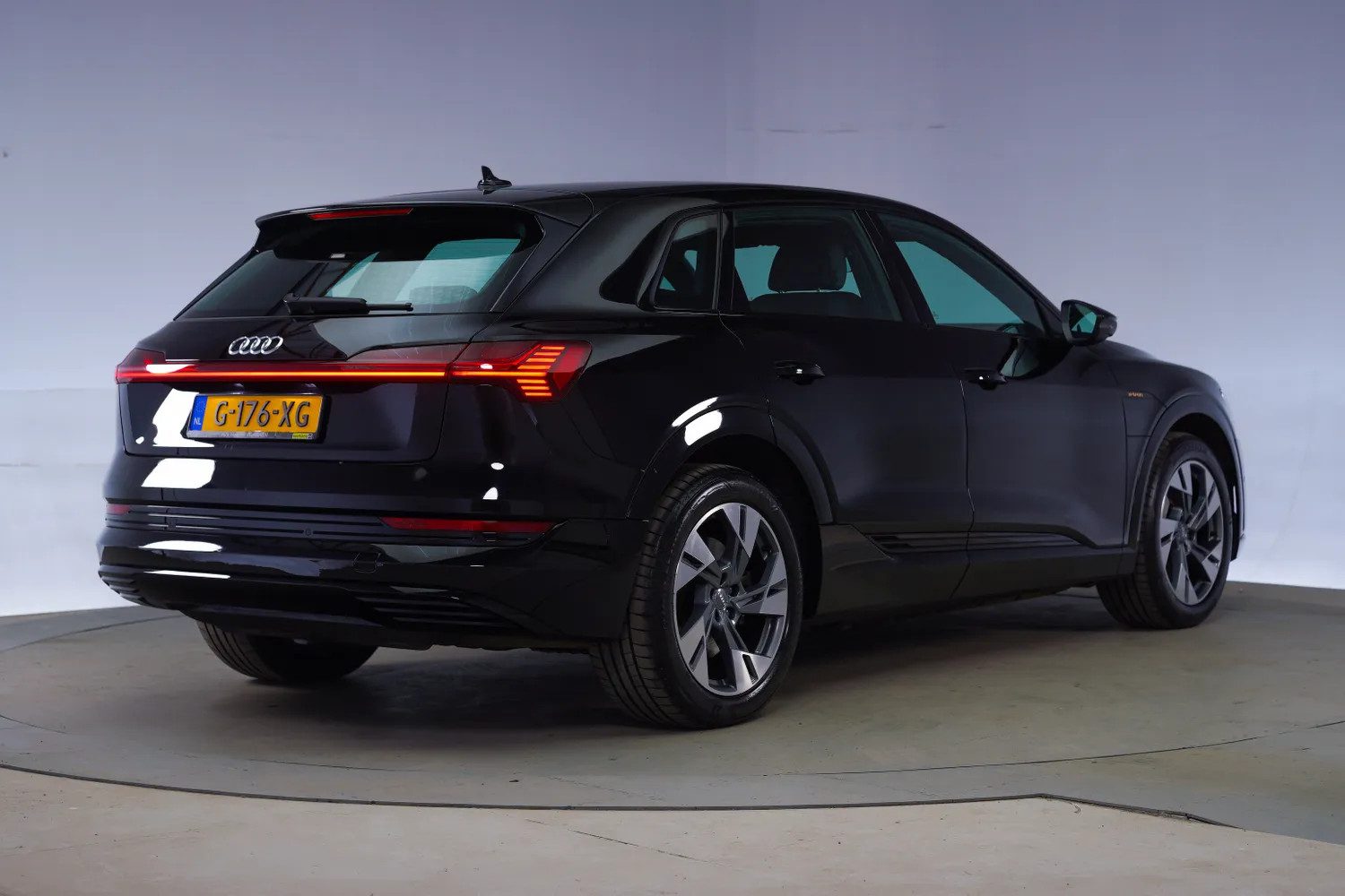 Audi e-tron 55 Quattro Advanced Pro Line Plus [ S-Line int. Luchtvering ]