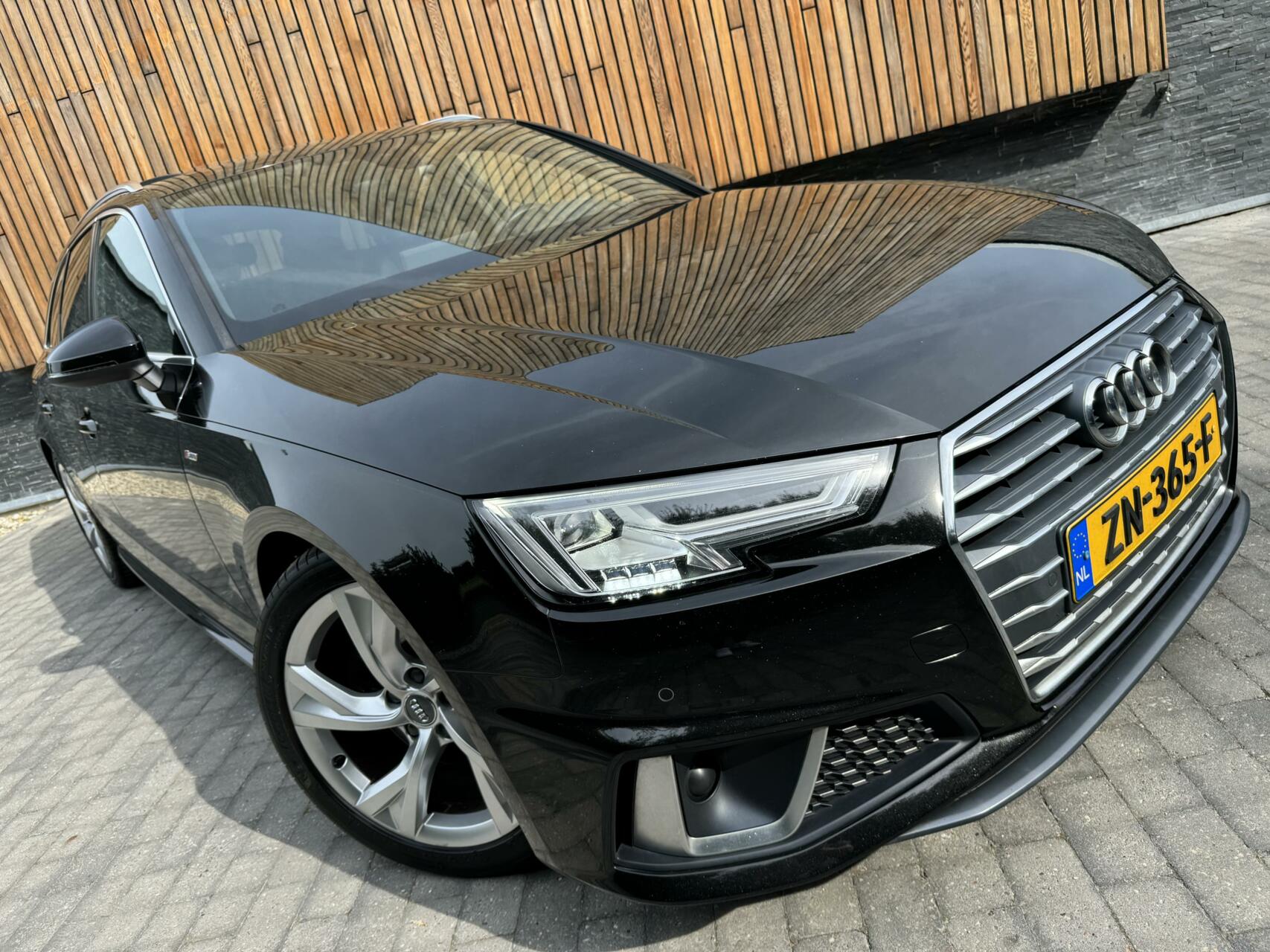 Audi A4 Avant 40 TFSI Sport S line Automaat | Pano | Leer | Bang&Olufsen Audio | Parkeersensoren voor en achter | Getint glas | Digitale dashboard