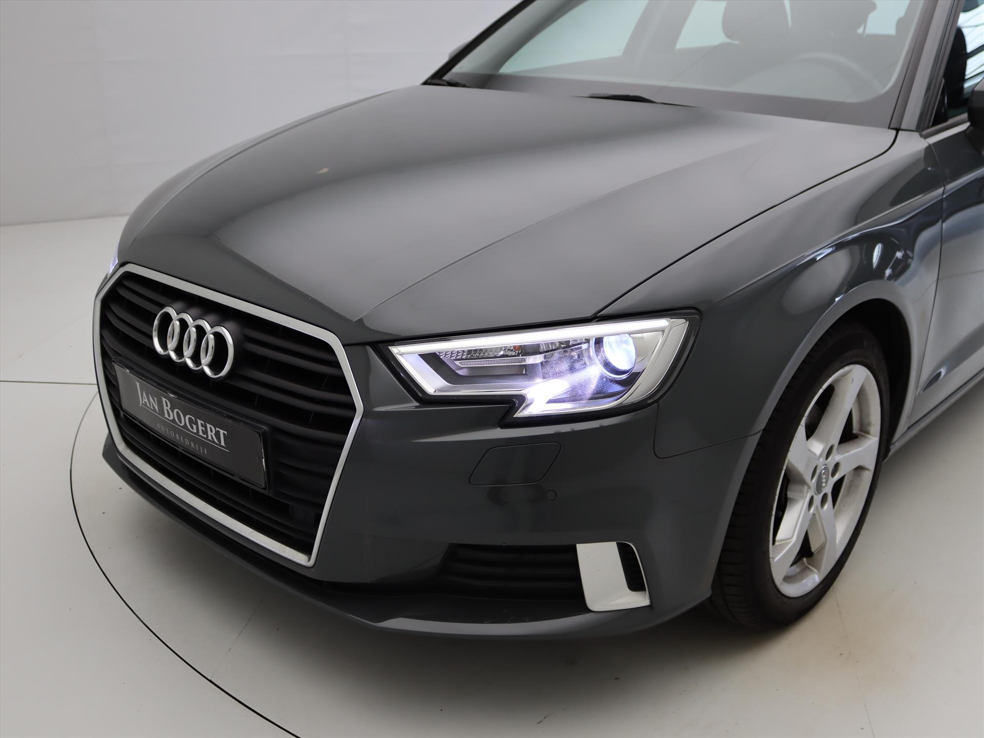 Audi A3 Sportback 30 TFSI 116pk 6-Bak Sport Business [ CAMERA+XENON+NAVI+CRUISE+CLIMATE+STOELVERWARMING ]