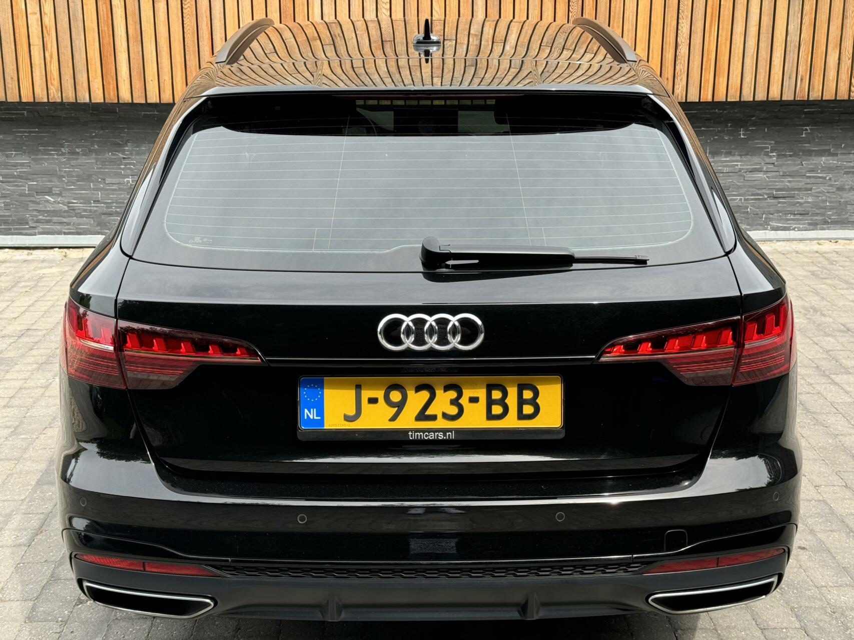 Audi A4 Avant 35 TFSI S-line Automaat | Navi | Privacy glass | Zwart optiek | Parkeersensoren voor en achter | Digitale dashboard | Stoelverwarming