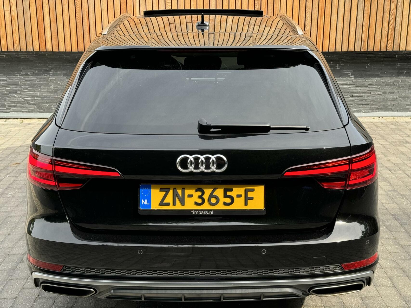 Audi A4 Avant 40 TFSI Sport S line Automaat | Pano | Leer | Bang&Olufsen Audio | Parkeersensoren voor en achter | Getint glas | Digitale dashboard