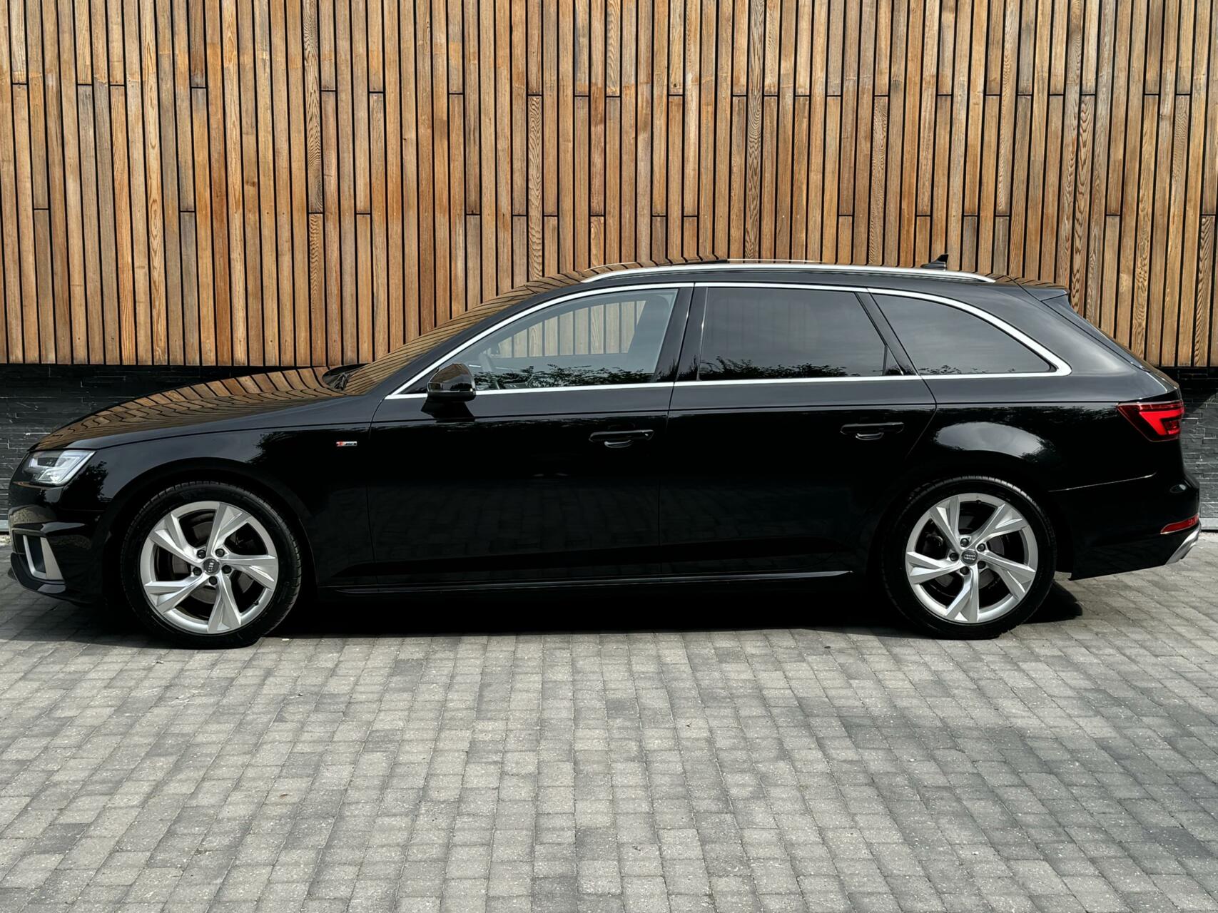 Audi A4 Avant 40 TFSI Sport S line Automaat | Pano | Leer | Bang&Olufsen Audio | Parkeersensoren voor en achter | Getint glas | Digitale dashboard