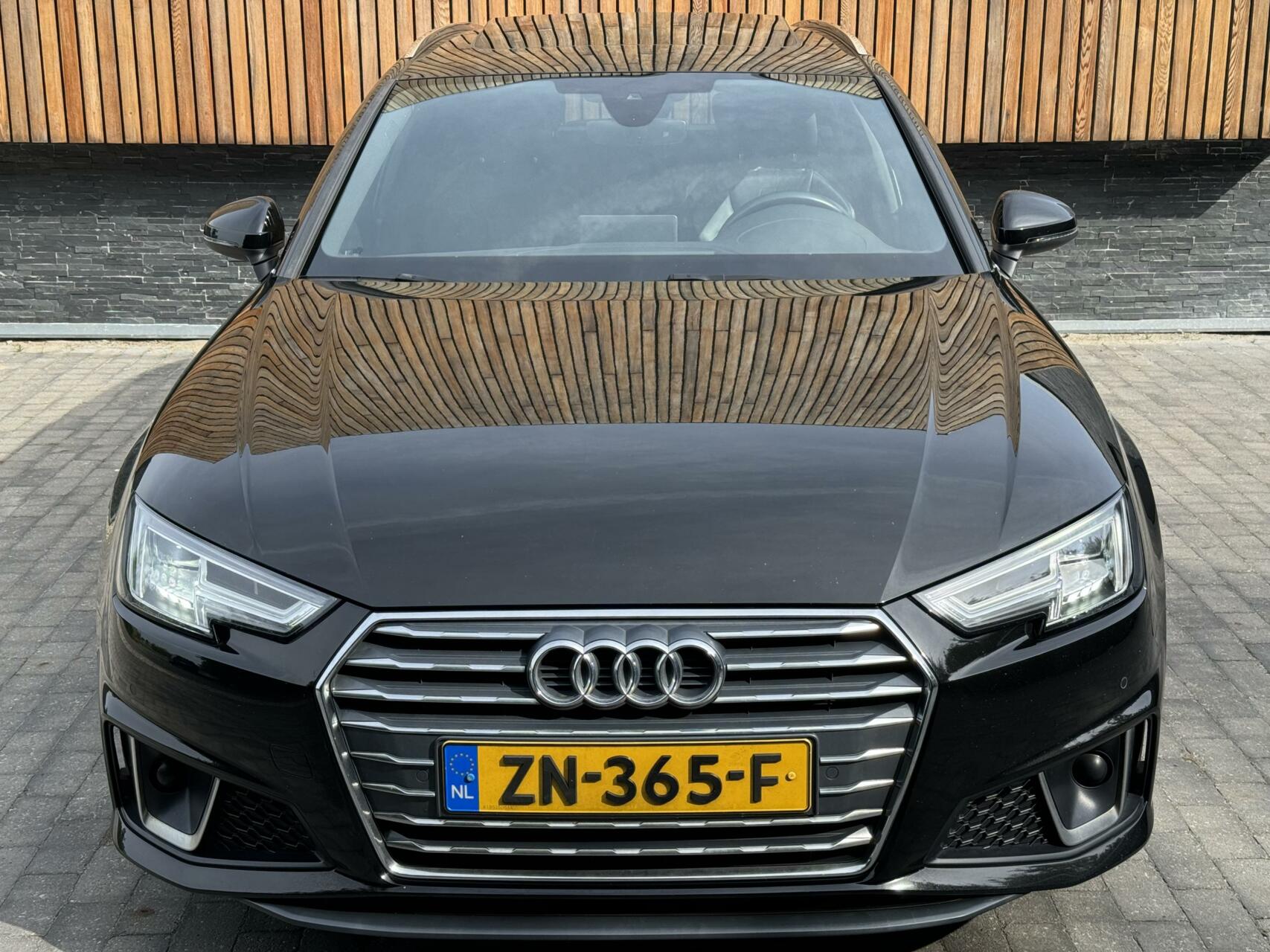 Audi A4 Avant 40 TFSI Sport S line Automaat | Pano | Leer | Bang&Olufsen Audio | Parkeersensoren voor en achter | Getint glas | Digitale dashboard