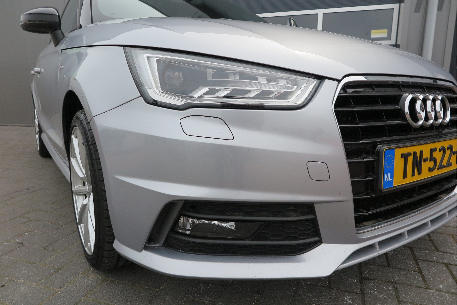 Audi A1 Sportback 1.0 TFSI 95pk Advance Sport 2x S-Line 4 deurs Led/Xenon , Cruise, Navigatie, LMV, Bluetooth telefoon, Armsteun, Multifuntioneel stuur, Mistlampen, Half lederen bekleding, etc