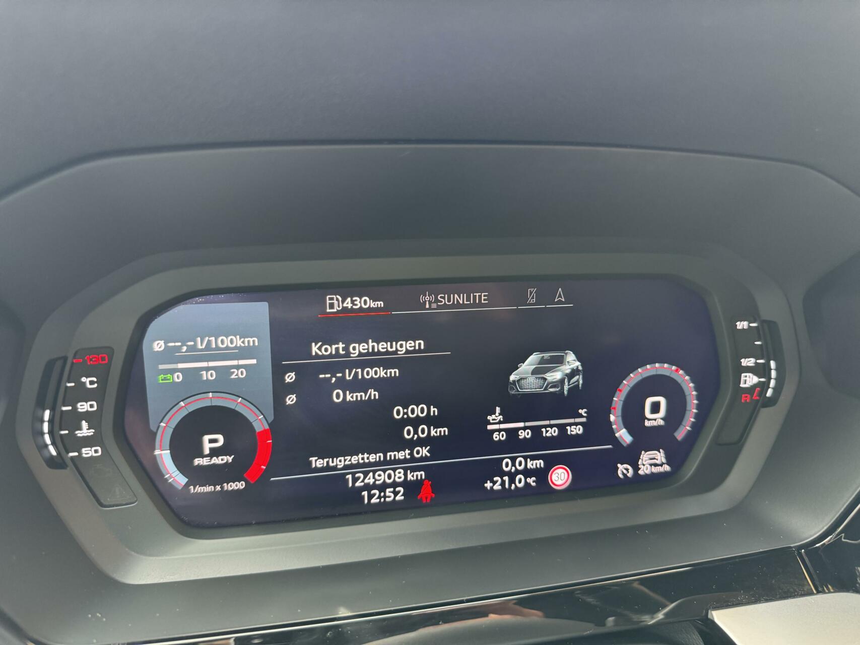 Audi A3 Sportback 35 TFSI S-tronic | Leer | Navi | Apple CarPlay | Getint glas | Digitaal dashboard | Parkeersensoren achter | Climate control | Stoelverwarming