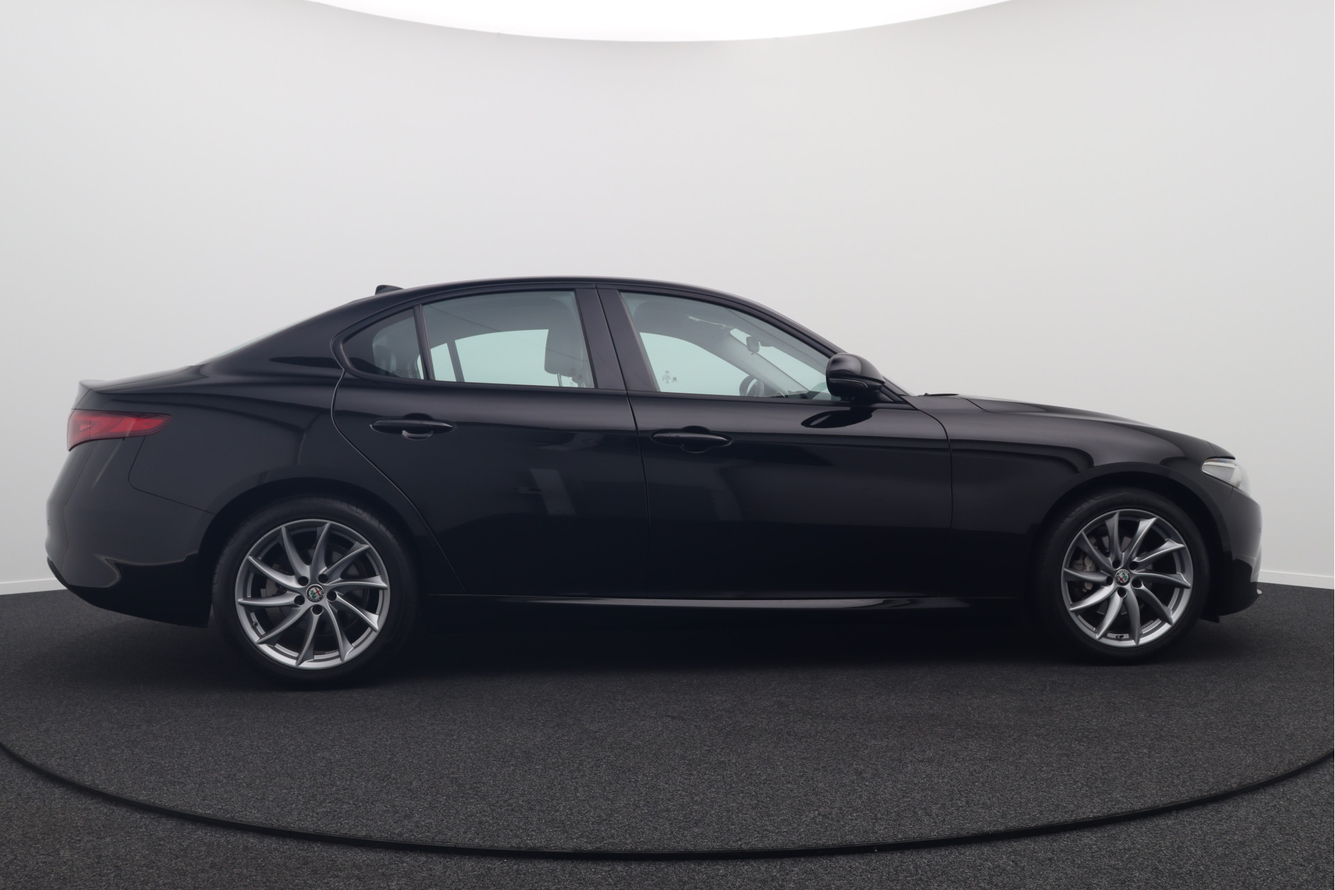 Alfa Romeo Giulia 2.0T AUT. Super 200 PK Leder Navi Park. Sens LMV 17′