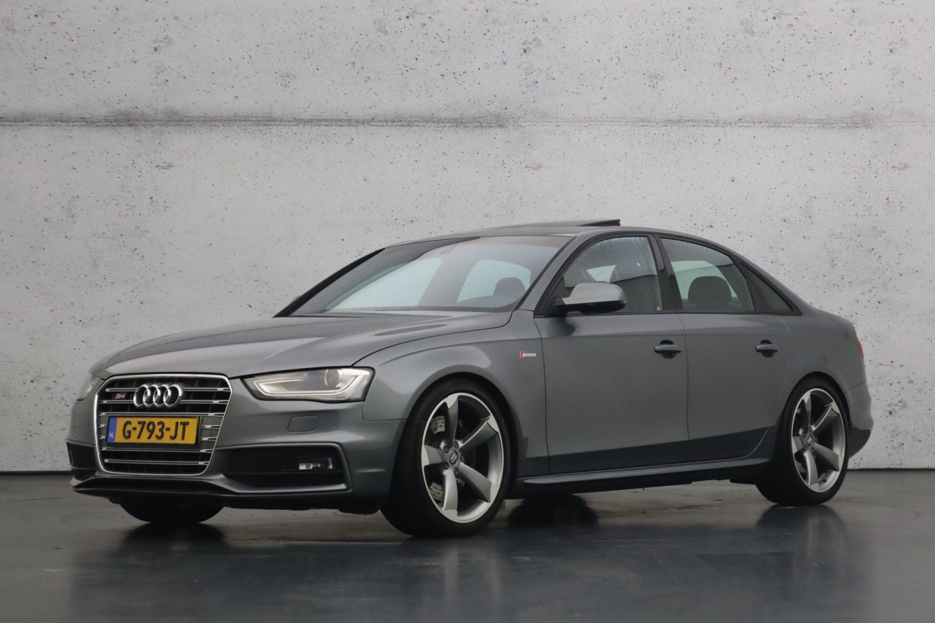 Audi A4 Limousine 3.0 TFSI S4 quattro Pro Line | Elektrisch glazen schuifdak | Parkeersensoren | Airconditioning