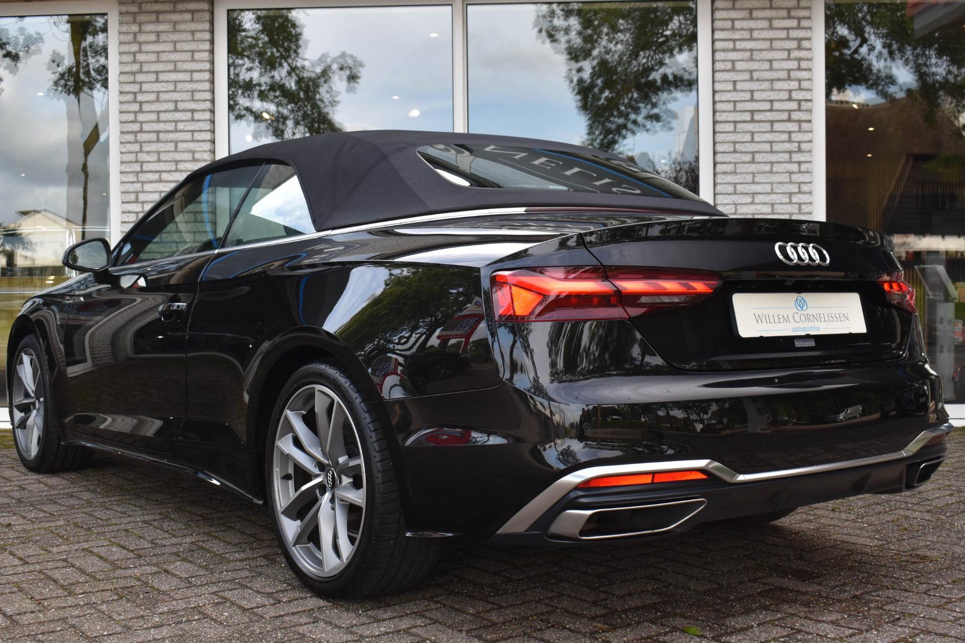 Audi A5 Cabriolet 40 TFSI S edition Virtual Dash Nekverwarming B&O