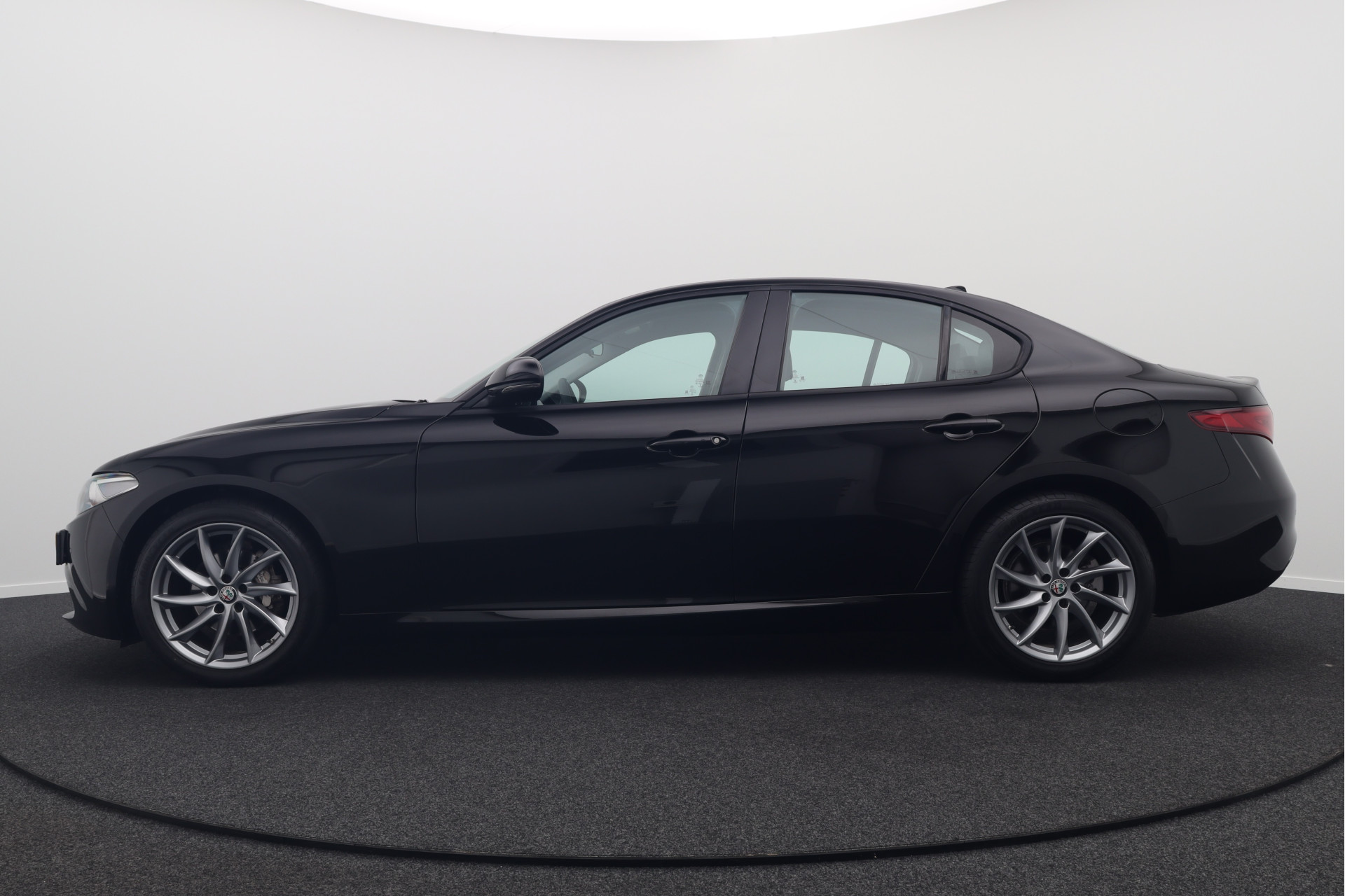 Alfa Romeo Giulia 2.0T AUT. Super 200 PK Leder Navi Park. Sens LMV 17′