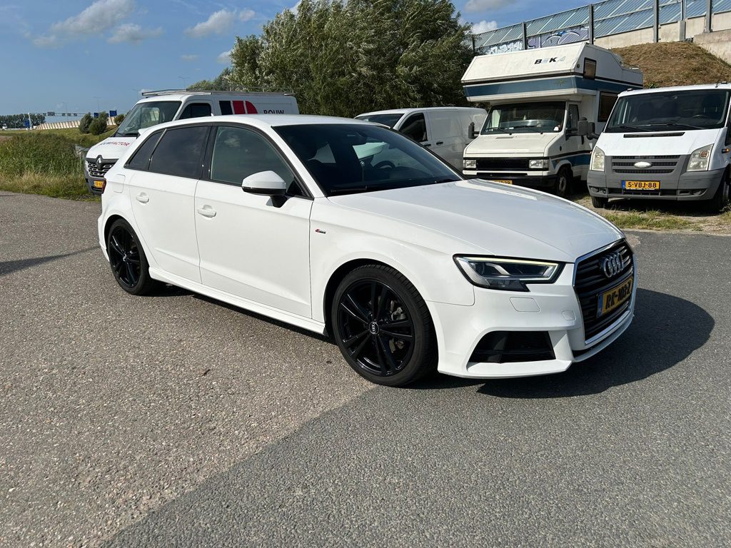 Audi A3 Sportback 1.5 TFSI CoD Sport S Line Edition