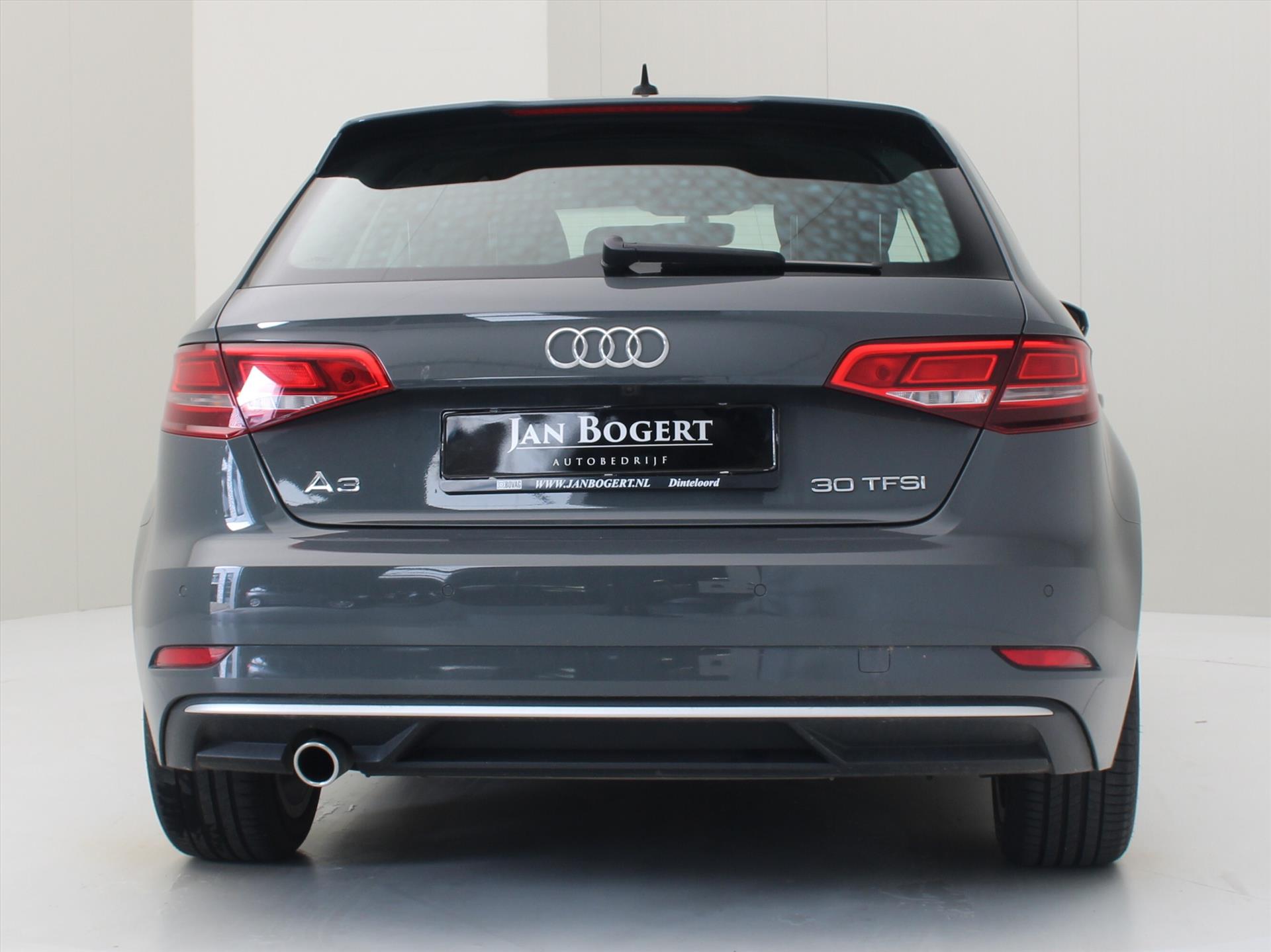 Audi A3 Sportback 30 TFSI 116pk 6-Bak Sport Business [ CAMERA+XENON+NAVI+CRUISE+CLIMATE+STOELVERWARMING ]