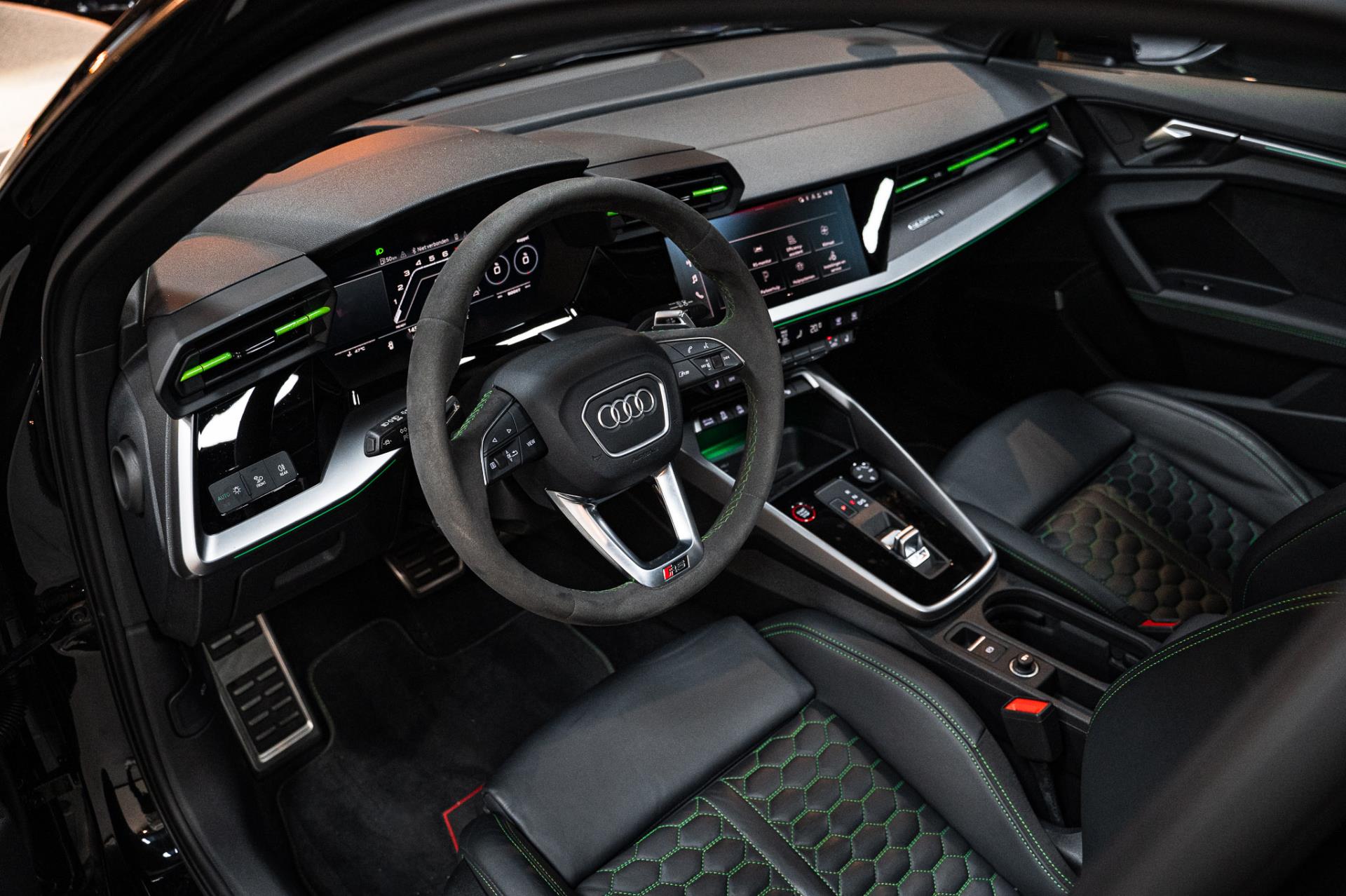 Audi A3 Sportback 2.5 TFSI RS 3 Quattro|Pano|AUT|GreeN|MATRIX