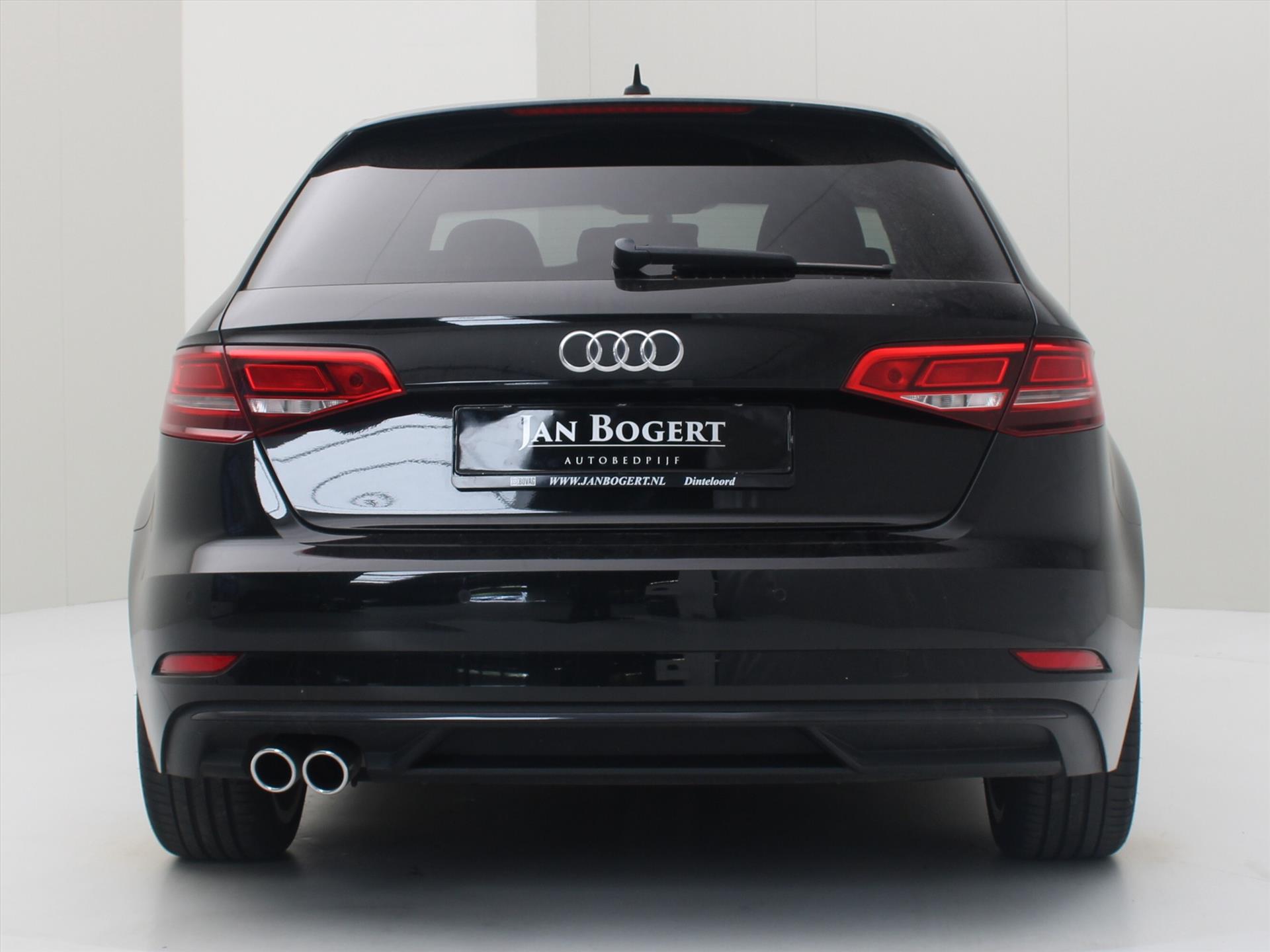 Audi A3 Sportback 1.5 TFSI 150pk 6-Bak S-Line Business [ XENON/LED+CRUISE+CLIMATE+NAVI+STOELVERWARMING+PDC V/A ]