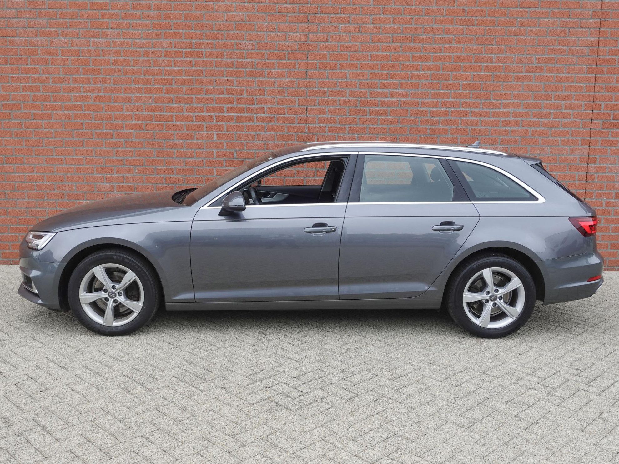 Audi A4 Avant 40 TFSI 190pk S-Tronic Sport hybride Climate Control Elektrisch bedienbare achterklep Cruise Control Adaptive Stoelverwarming Interieur-pakket S line Competition Led