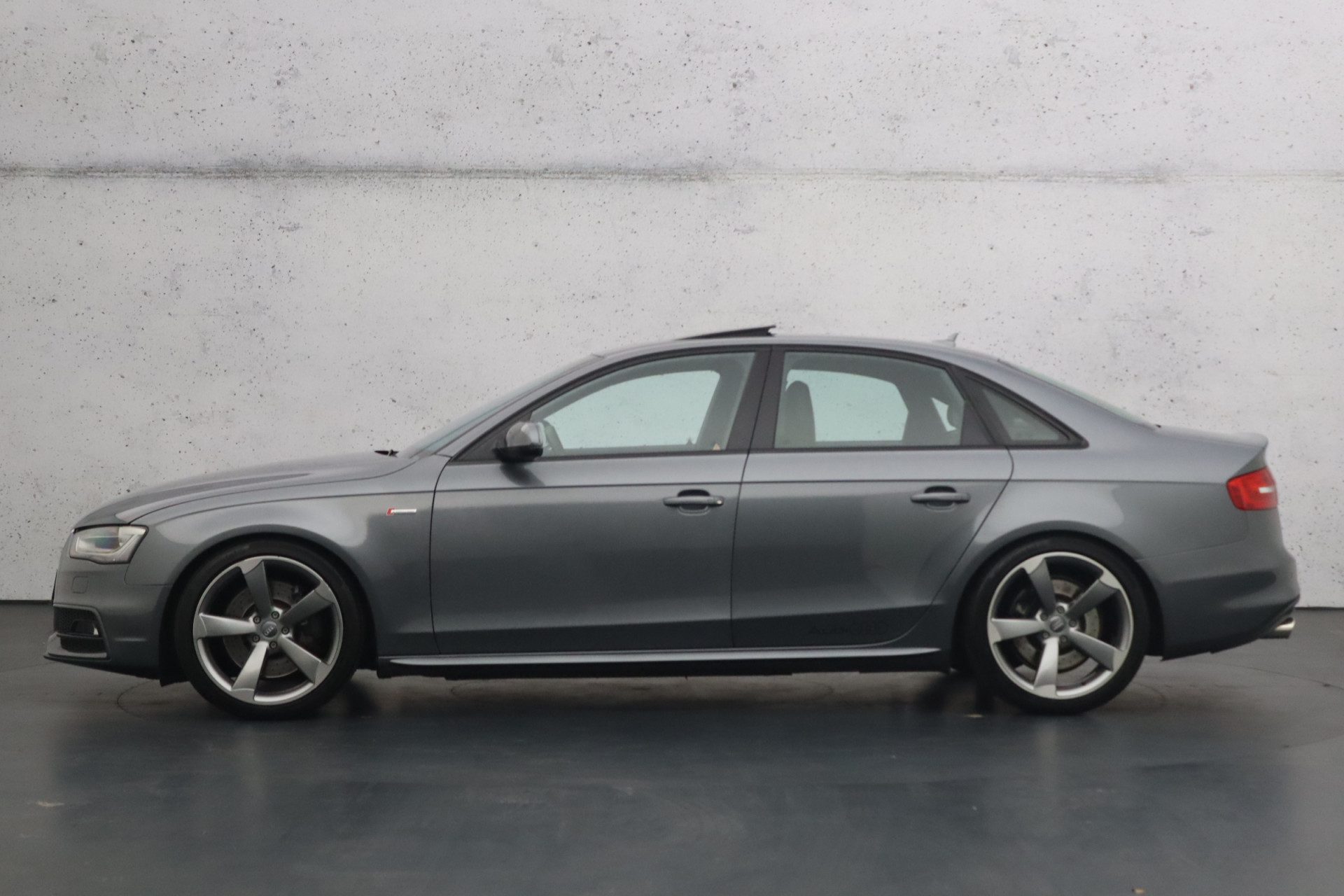 Audi A4 Limousine 3.0 TFSI S4 quattro Pro Line | Elektrisch glazen schuifdak | Parkeersensoren | Airconditioning