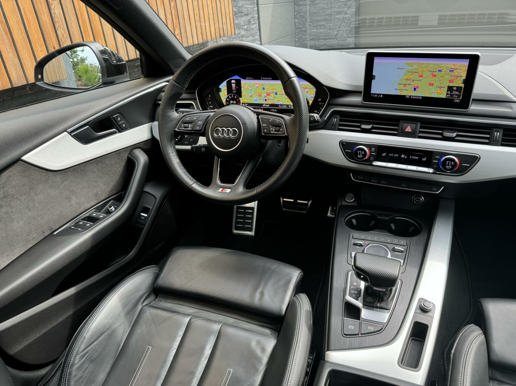 Audi A4 Avant 40 TFSI Sport S line Automaat | Pano | Leer | Bang&Olufsen Audio | Parkeersensoren voor en achter | Getint glas | Digitale dashboard