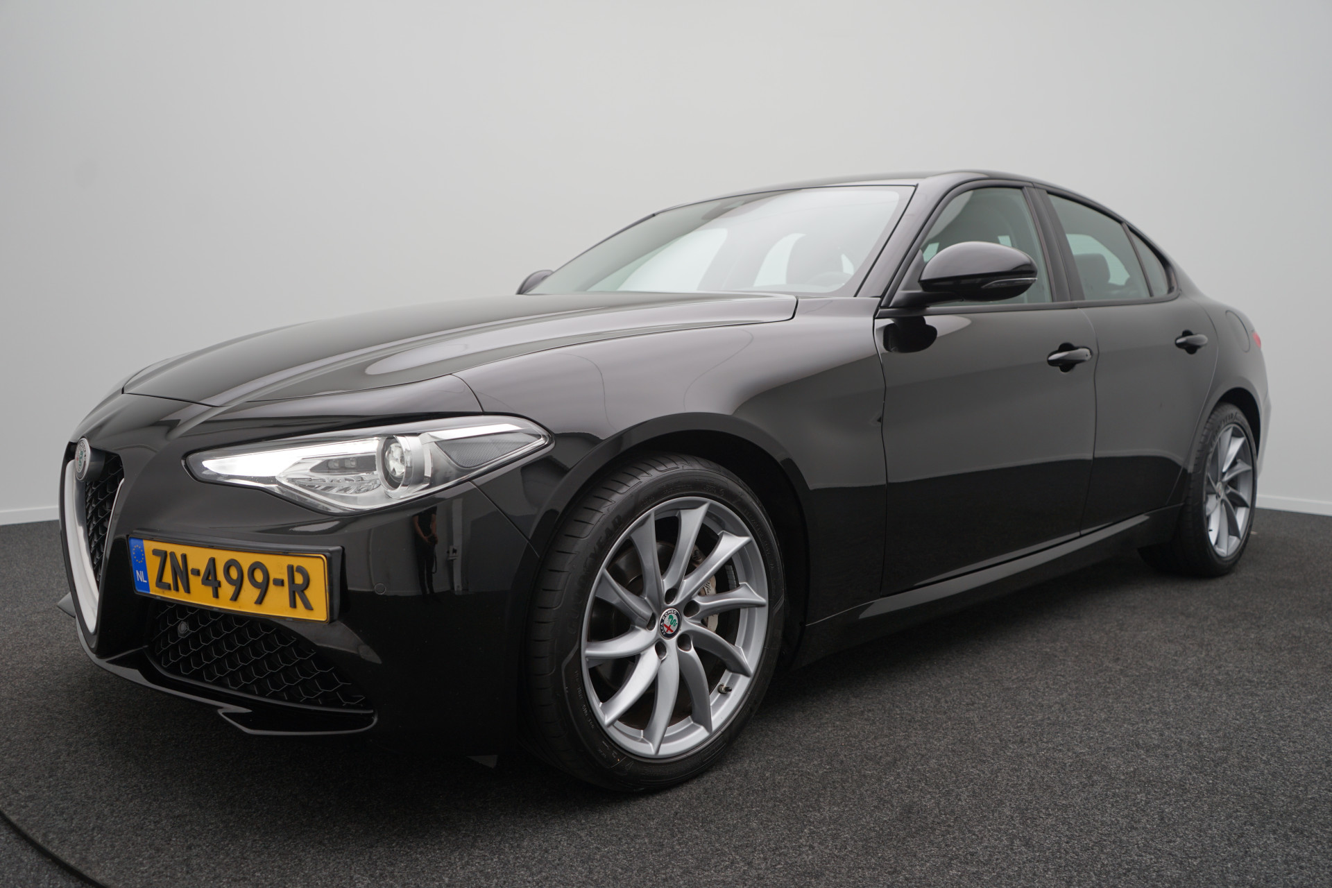 Alfa Romeo Giulia 2.0T AUT. Super 200 PK Leder Navi Park. Sens LMV 17′