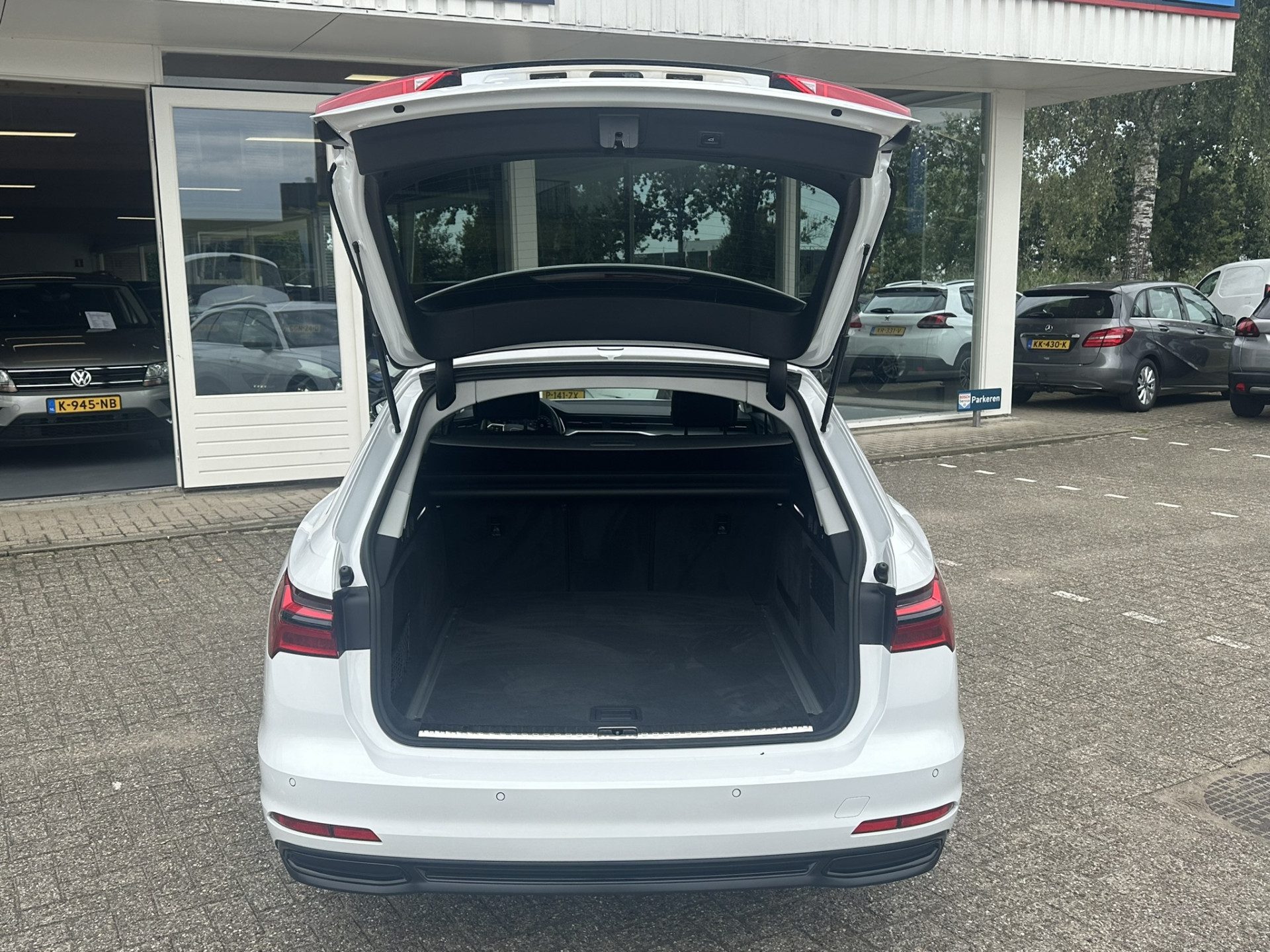 Audi A6 Avant 40 TDI 204pk Advanced edition | LED | Sportstoelen elekt. verstelbaar | 360 gr. Camera | Apple Carplay | Navi