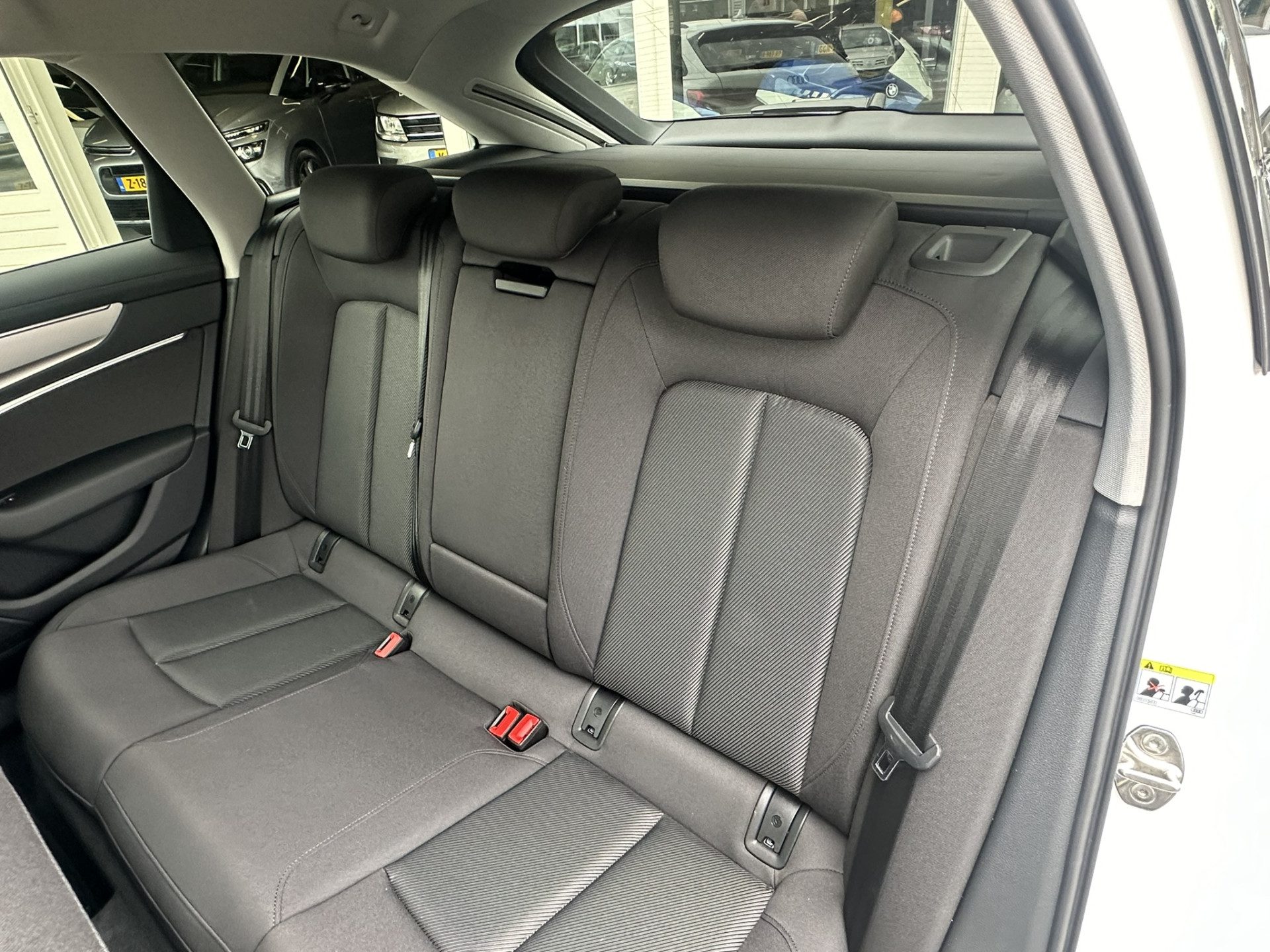 Audi A6 Avant 40 TDI 204pk Advanced edition | LED | Sportstoelen elekt. verstelbaar | 360 gr. Camera | Apple Carplay | Navi