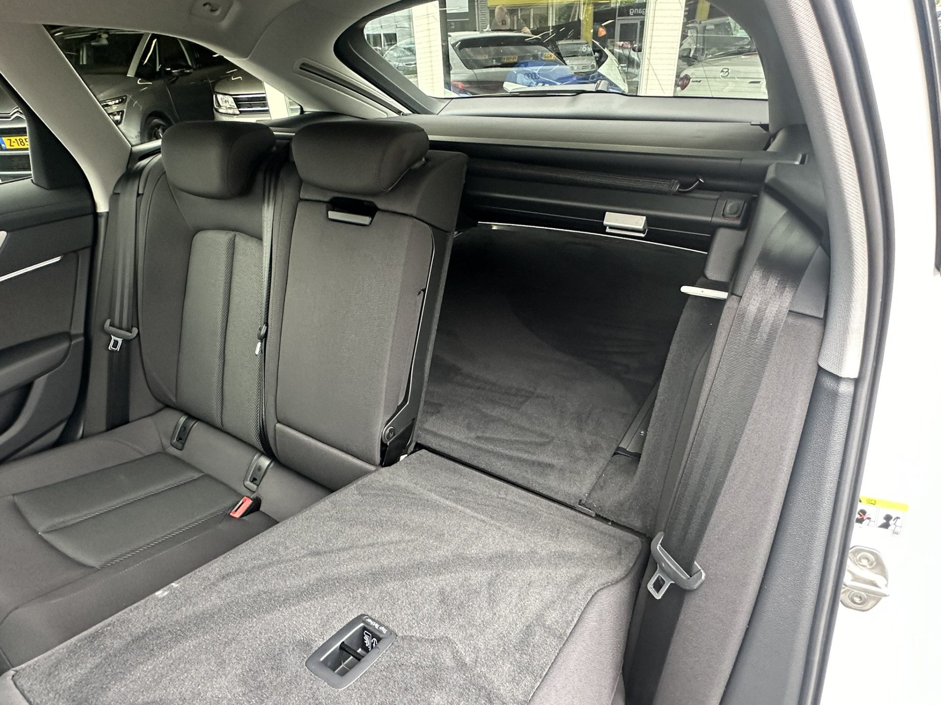 Audi A6 Avant 40 TDI 204pk Advanced edition | LED | Sportstoelen elekt. verstelbaar | 360 gr. Camera | Apple Carplay | Navi