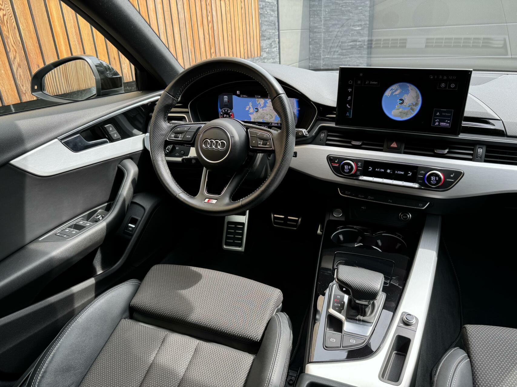 Audi A4 Avant 35 TFSI S-line Automaat | Navi | Privacy glass | Zwart optiek | Parkeersensoren voor en achter | Digitale dashboard | Stoelverwarming