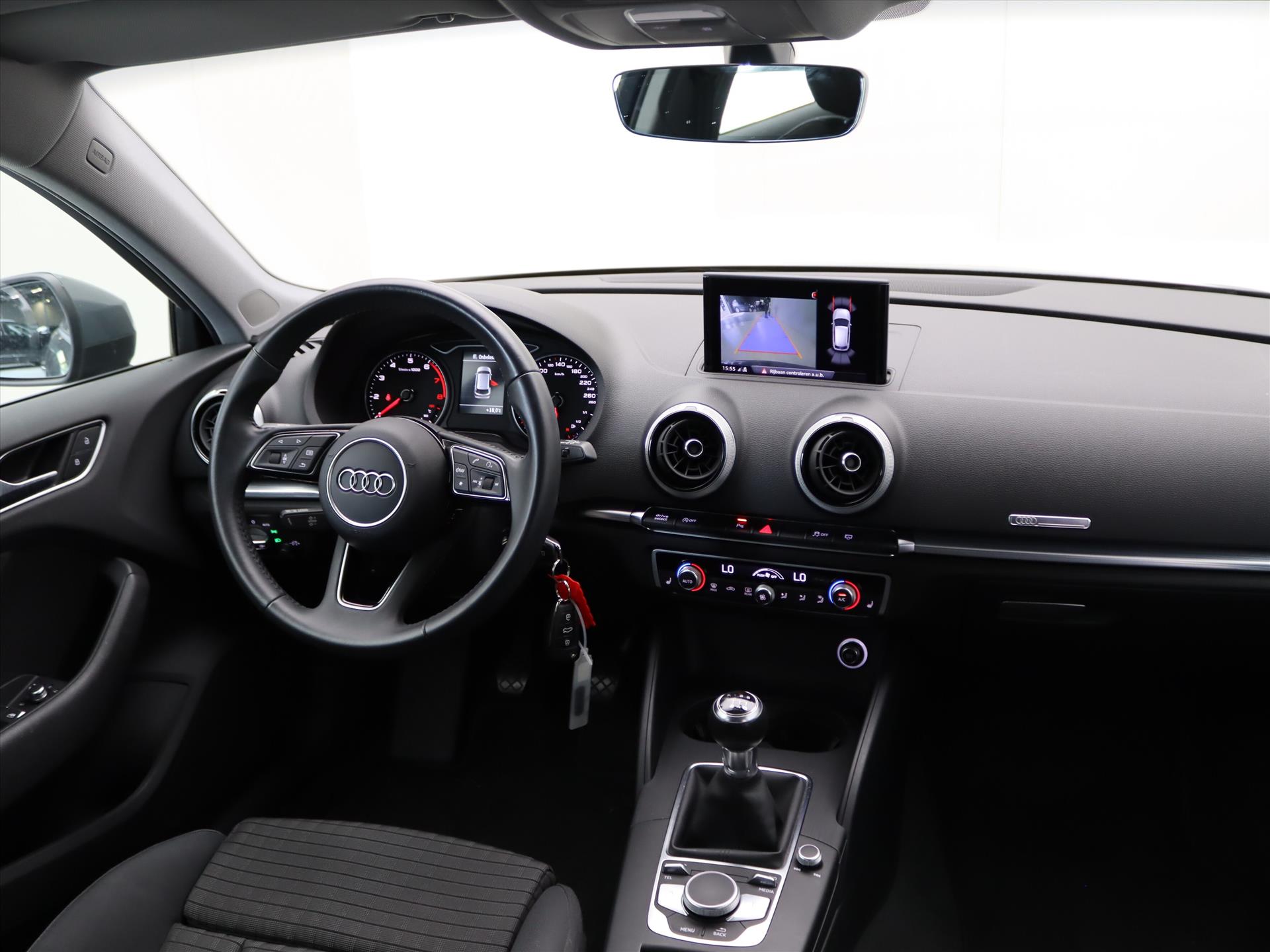 Audi A3 Sportback 30 TFSI 116pk 6-Bak Sport Business [ CAMERA+XENON+NAVI+CRUISE+CLIMATE+STOELVERWARMING ]