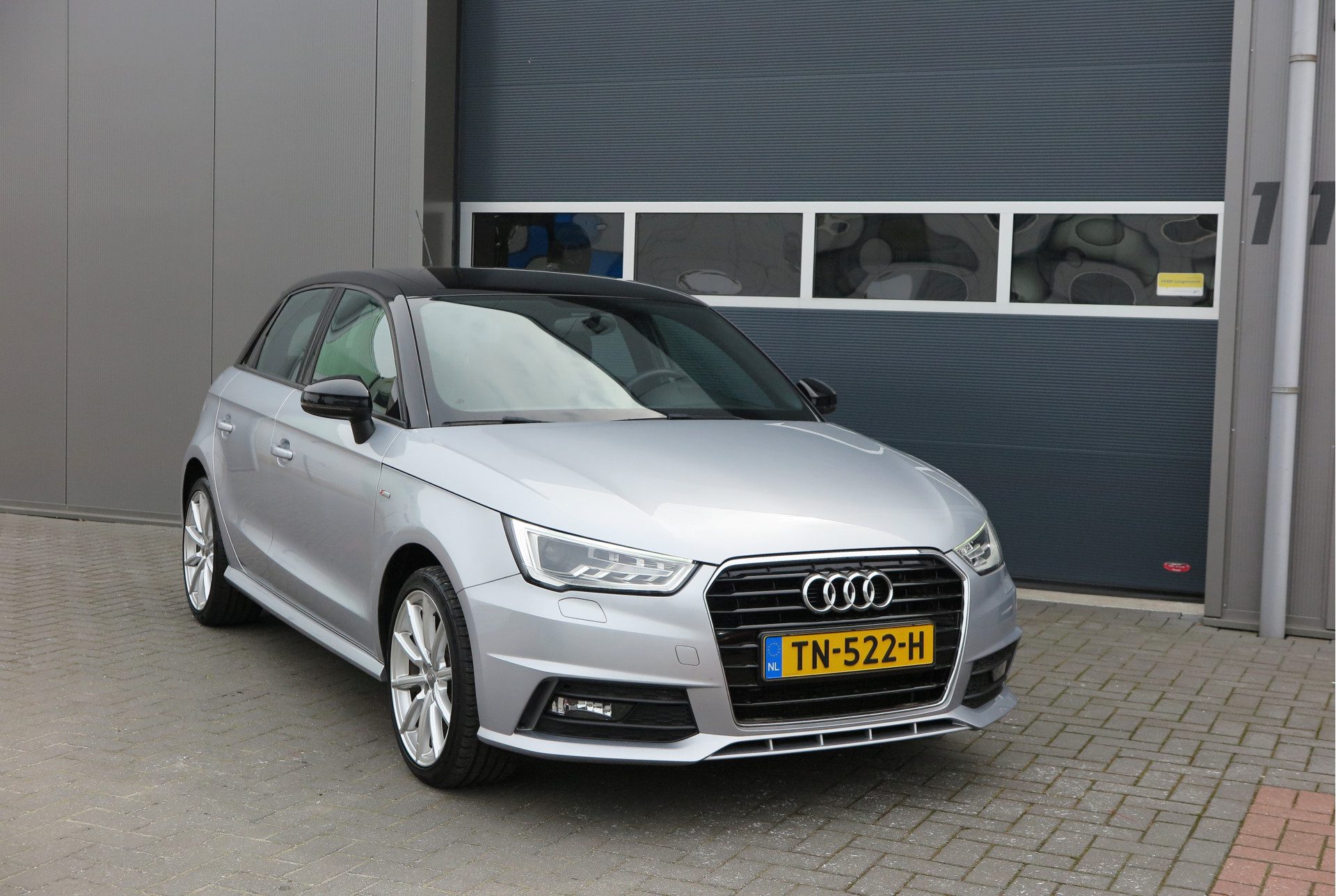 Audi A1 Sportback 1.0 TFSI 95pk Advance Sport 2x S-Line 4 deurs Led/Xenon , Cruise, Navigatie, LMV, Bluetooth telefoon, Armsteun, Multifuntioneel stuur, Mistlampen, Half lederen bekleding, etc