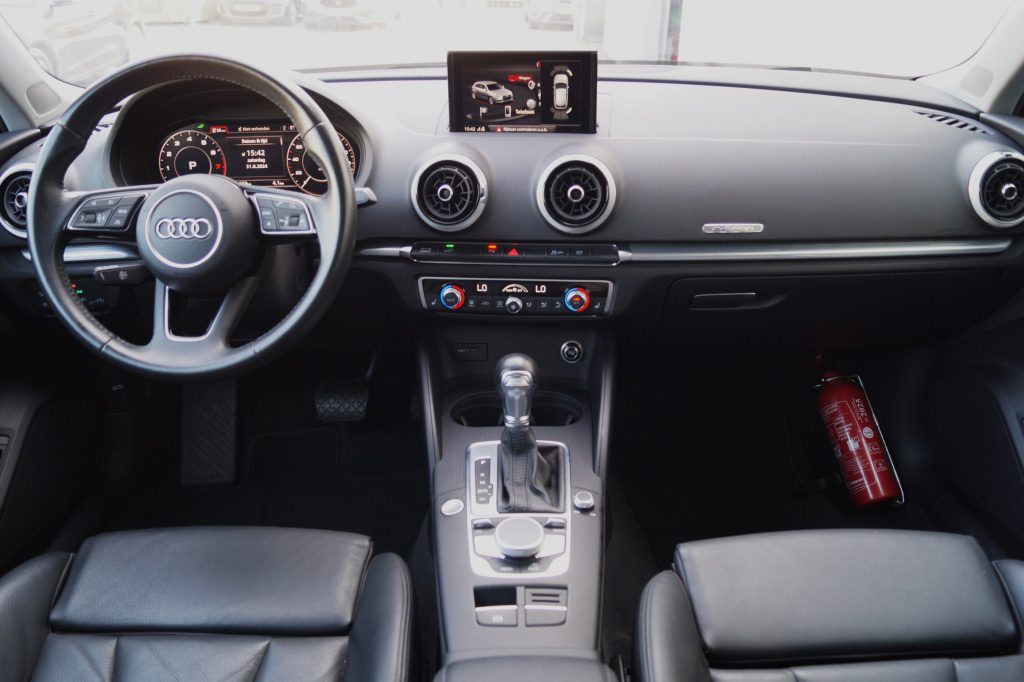 Audi A3 Sportback 40 TFSI e-tron Sport Edition -LEER-NAVI-LED