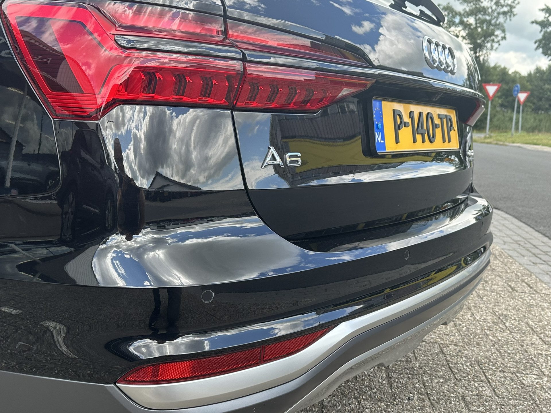 Audi A6 Allroad quattro 45 TDI | LED | PANO | Keyless | Luchtvering | Apple Carplay | Stoelen- Stuur en achterbank verwarmd | Trekhaak .