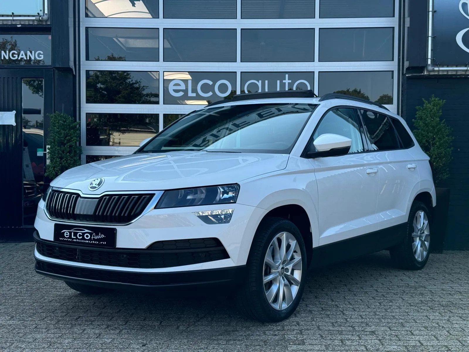 Škoda Karoq 1.5 TSI ACT Style Business / Pano