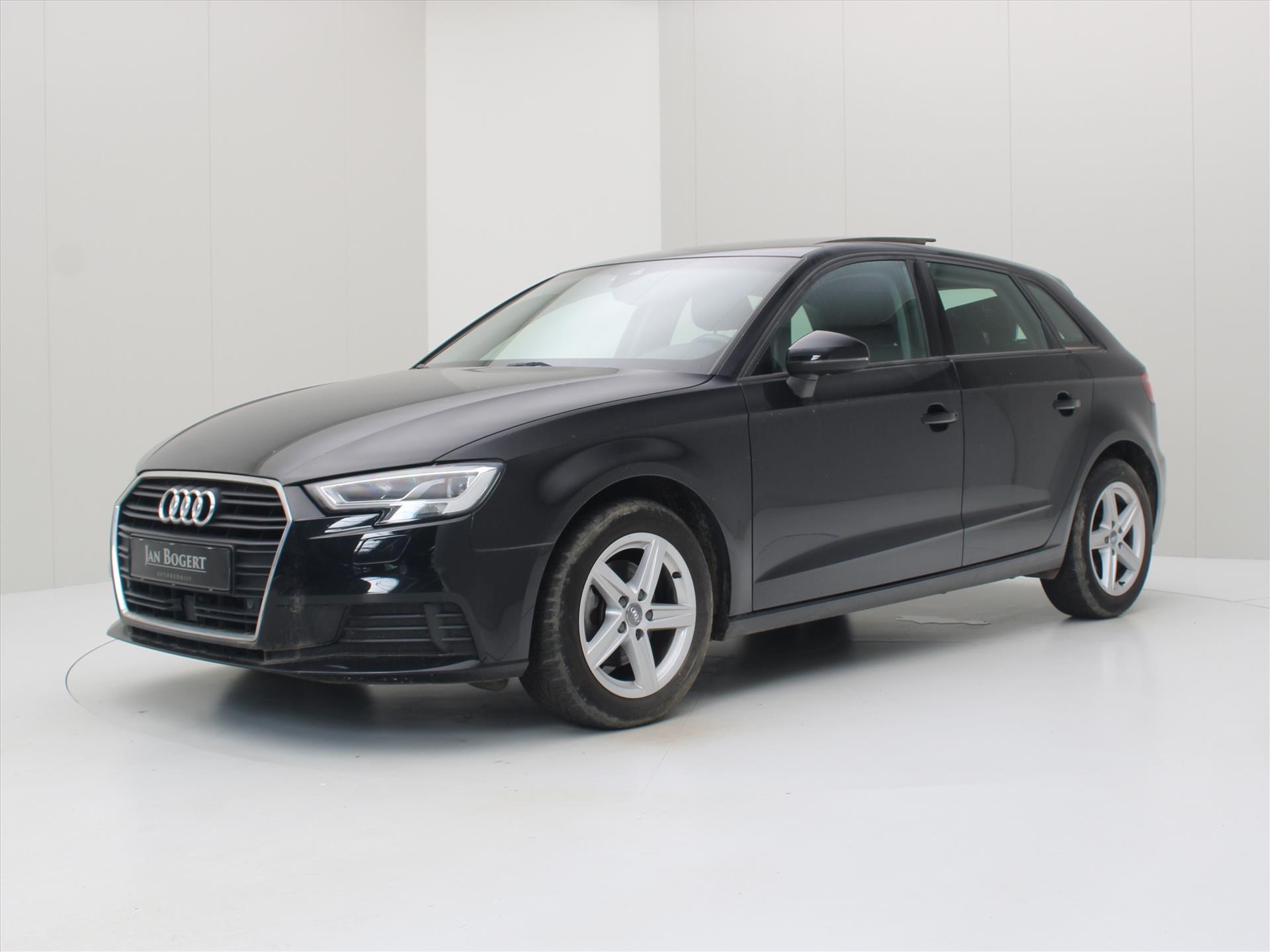 Audi A3 Sportback 1.0 TFSI 116pk 6-Bak Business Plus [ PANO+LED+LEDER+NAVI+CRUISE+CLIMATE+PDC ]