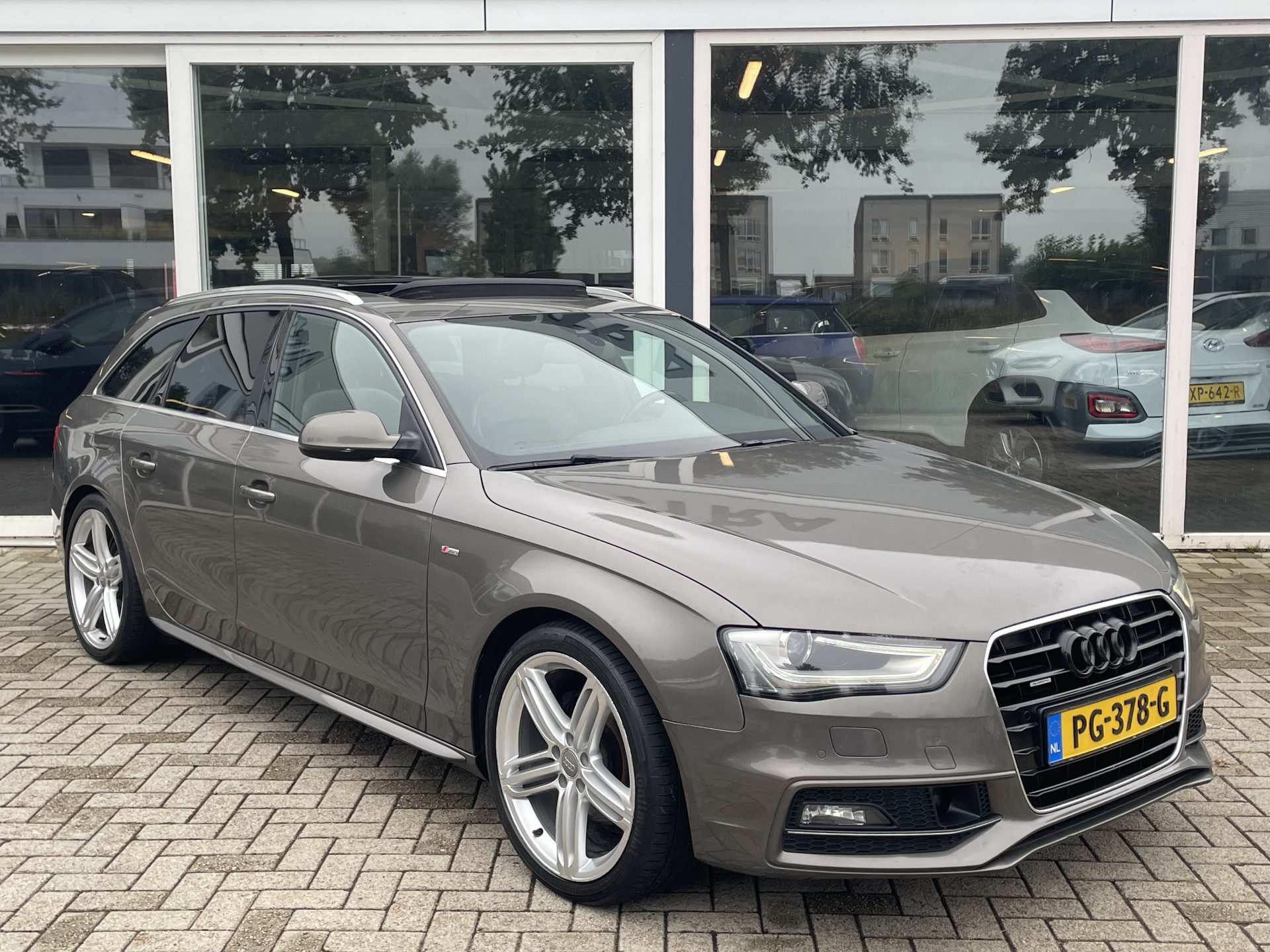 Audi A4 Avant 2.0 TDI quattro Sport Edition Schuif-kanteldak / Bang & Olufsen / Stoelverwarming / S-Line