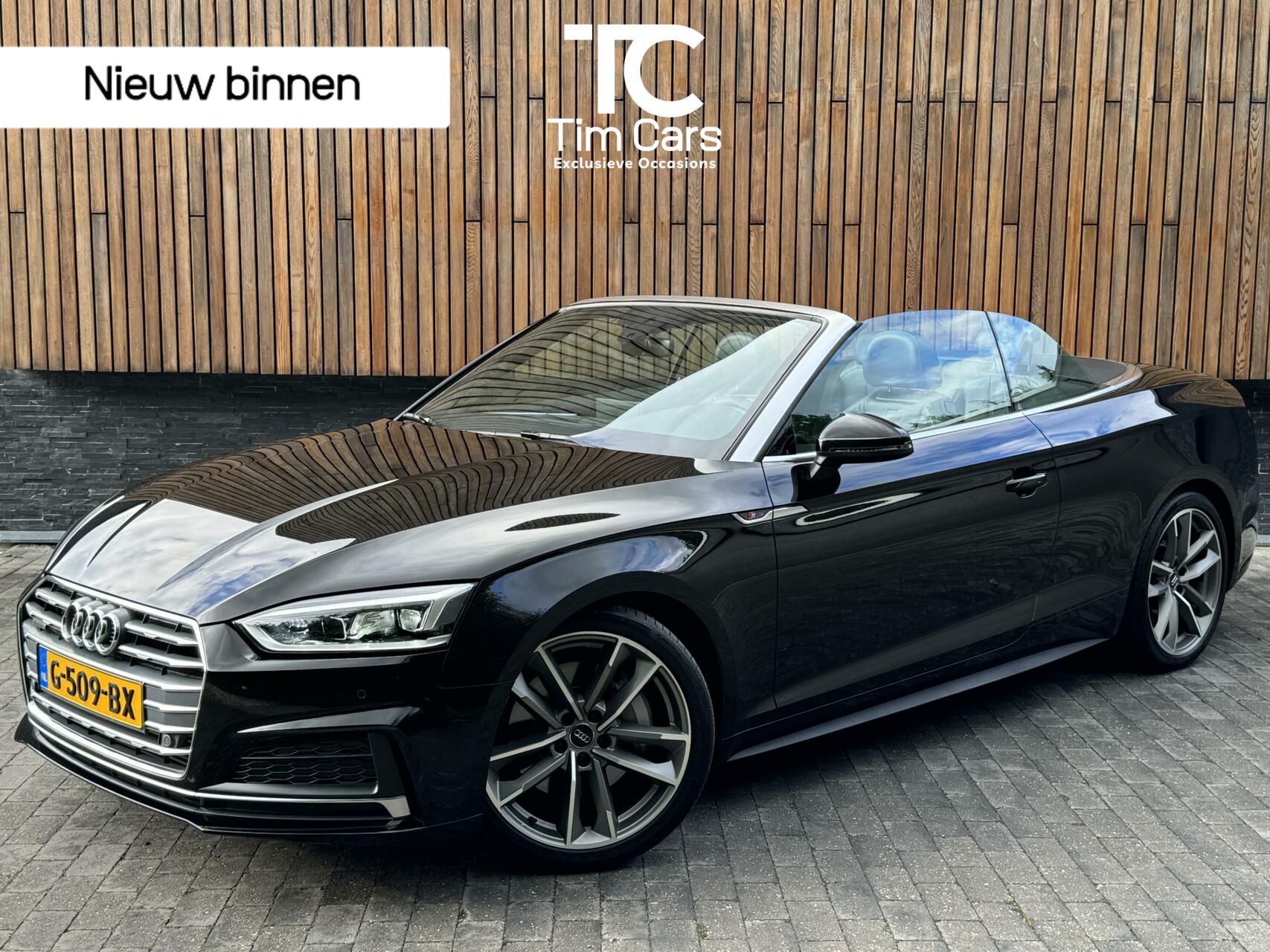 Audi A5 Cabriolet 45 TFSI quattro S Line Automaat | Digitaal dashboard | Stoel en nekverwarming | Winscherm | LED verlichting | 19 inch velgen | Lederen bekleding | Achteruitrijcamera | Parkeersensoren voor en achter