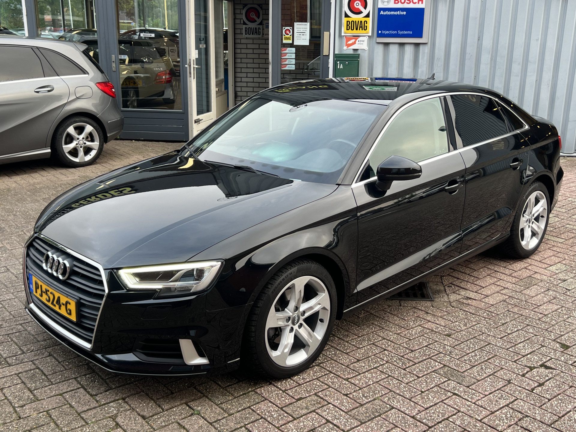 Audi A3 Limousine 1.5 TFSI Sport Edition | NAVIGATIE | ALL SEASON BANDEN | BOVAG GARANTIE |