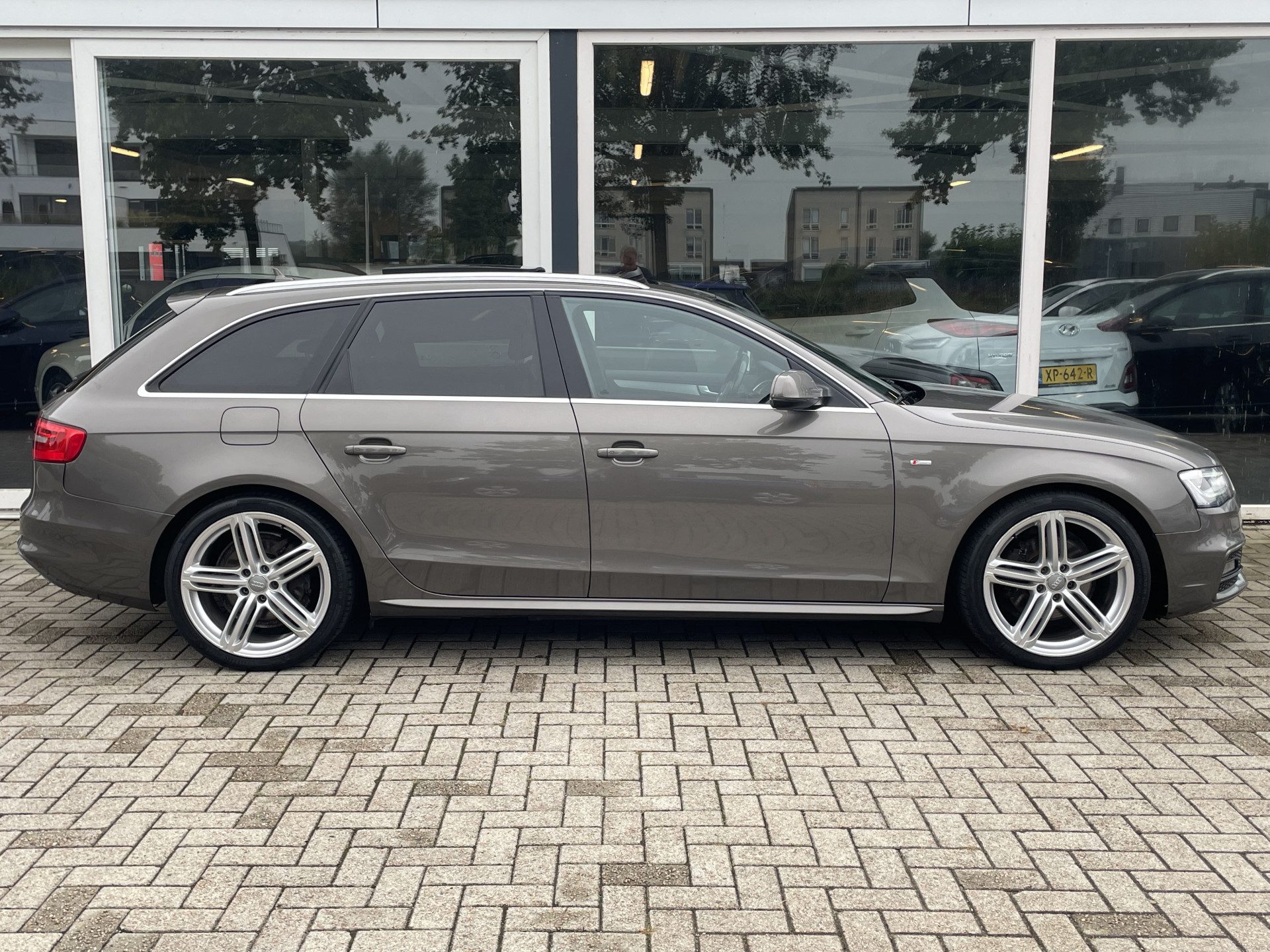 Audi A4 Avant 2.0 TDI quattro Sport Edition Schuif-kanteldak / Bang & Olufsen / Stoelverwarming / S-Line