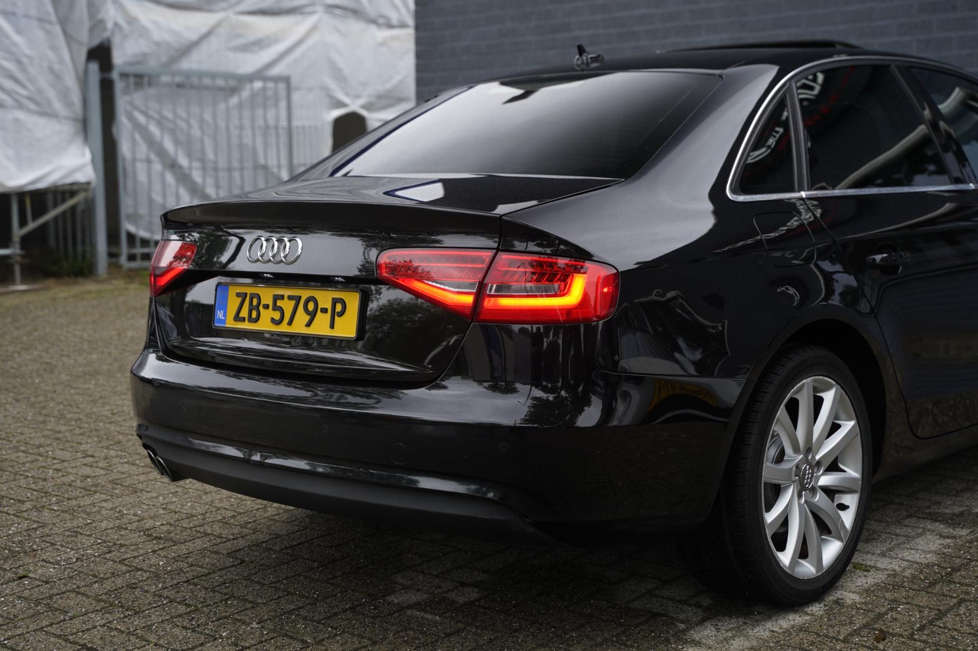 Audi A4 Limousine 2.0 TFSI quattro S line, 211pk, Leder, NAP