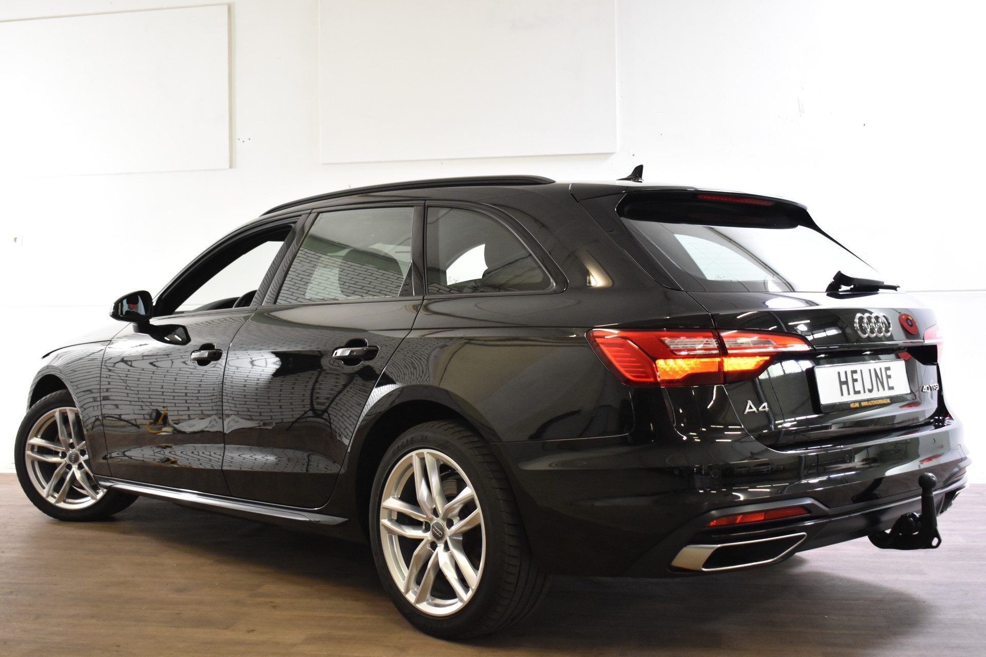 Audi A4 Avant 40 TFSI 190PK S-TRONIC BUSINESS SPORT LEDER/NAVI/LED