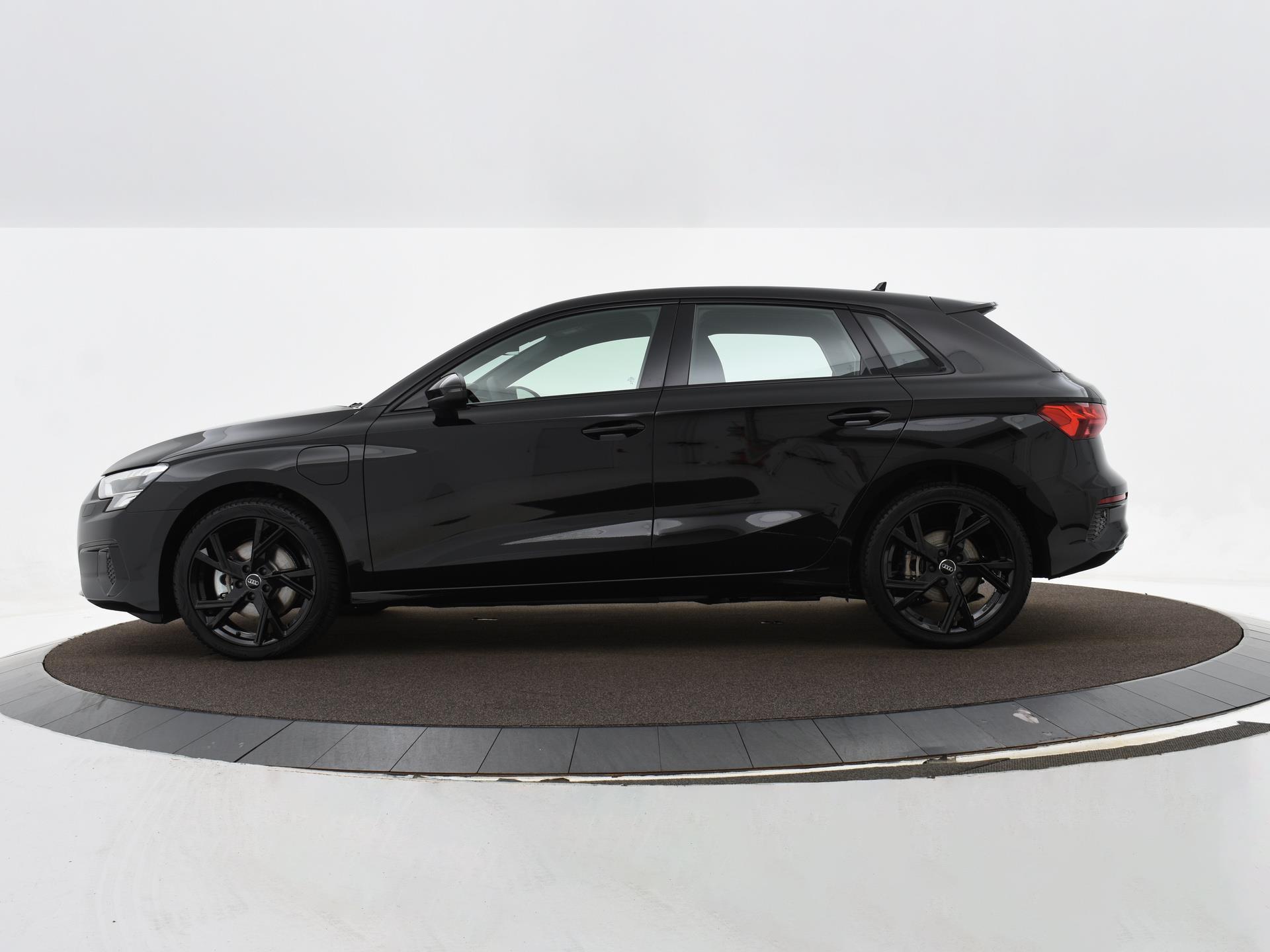 Audi A3 Sportback 40 TFSI e Advanced edition 204 PK ·stoelverwarming·18″·S-line achterspoiler·adaptive cruise control·Audi Sound·All Season banden