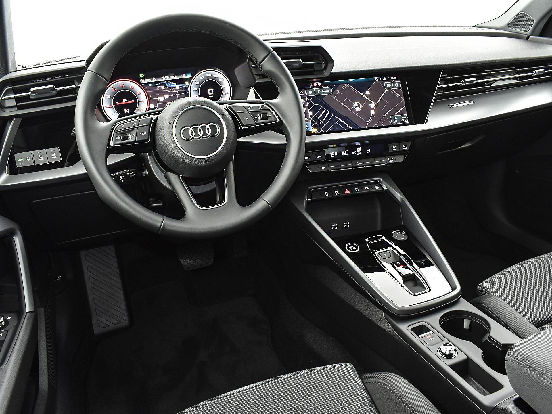 Audi A3 Sportback 35 TFSI Advanced edition 150 PK · Assis.pak driving+parking plus · Optiekpakket zwart plus · Privacy glas ·