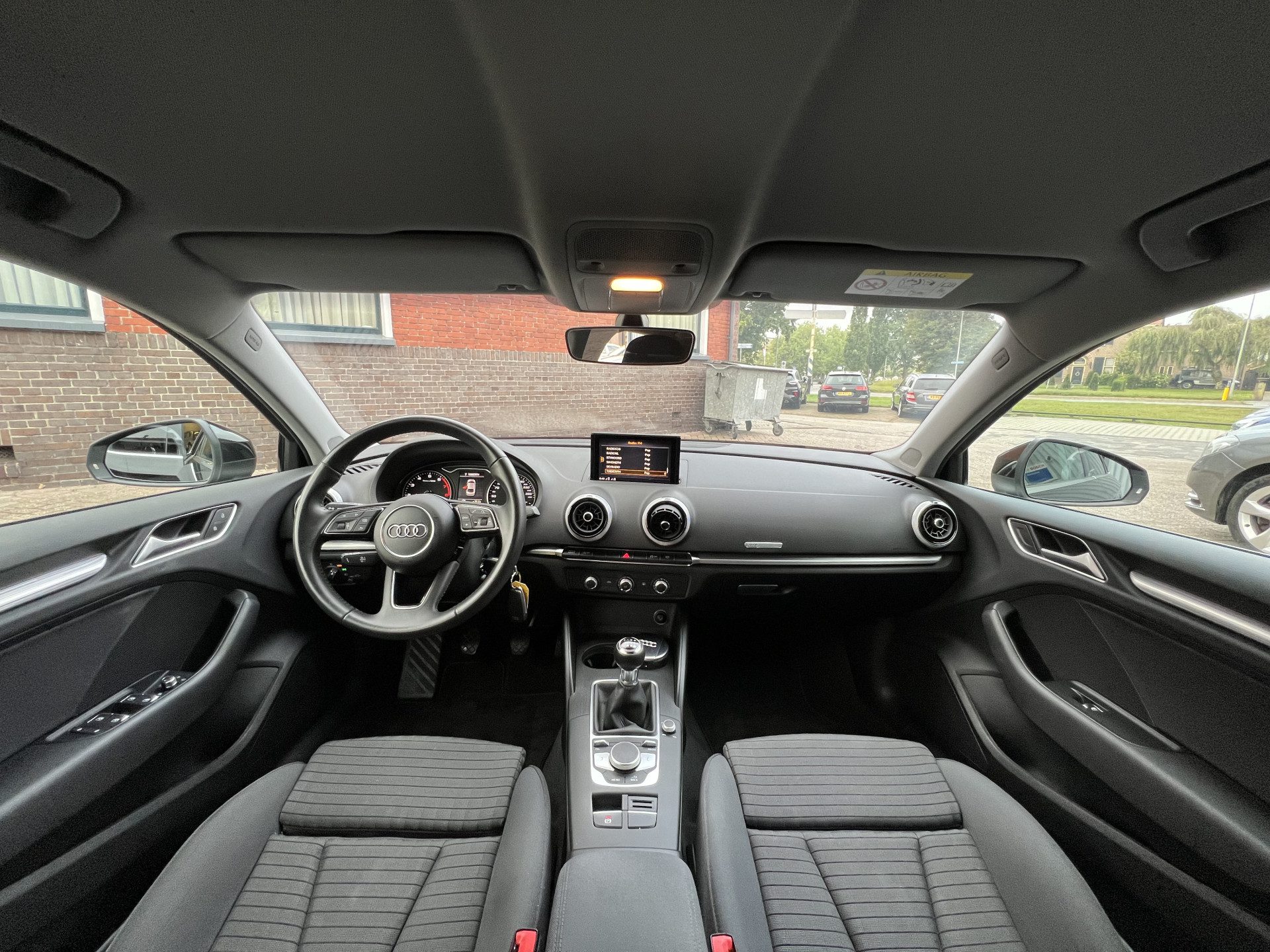 Audi A3 Limousine 1.5 TFSI Sport Edition | NAVIGATIE | ALL SEASON BANDEN | BOVAG GARANTIE |