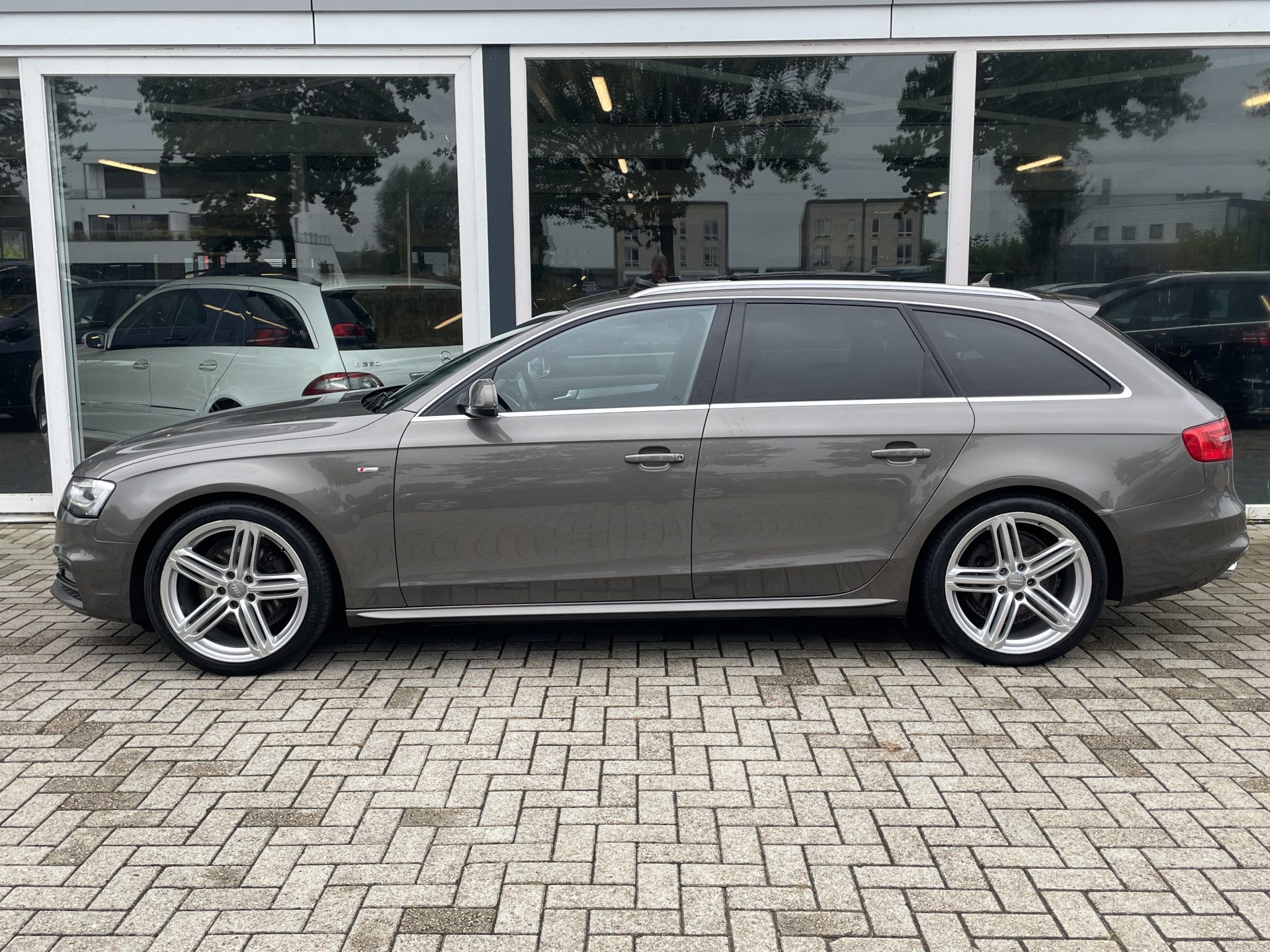 Audi A4 Avant 2.0 TDI quattro Sport Edition Schuif-kanteldak / Bang & Olufsen / Stoelverwarming / S-Line