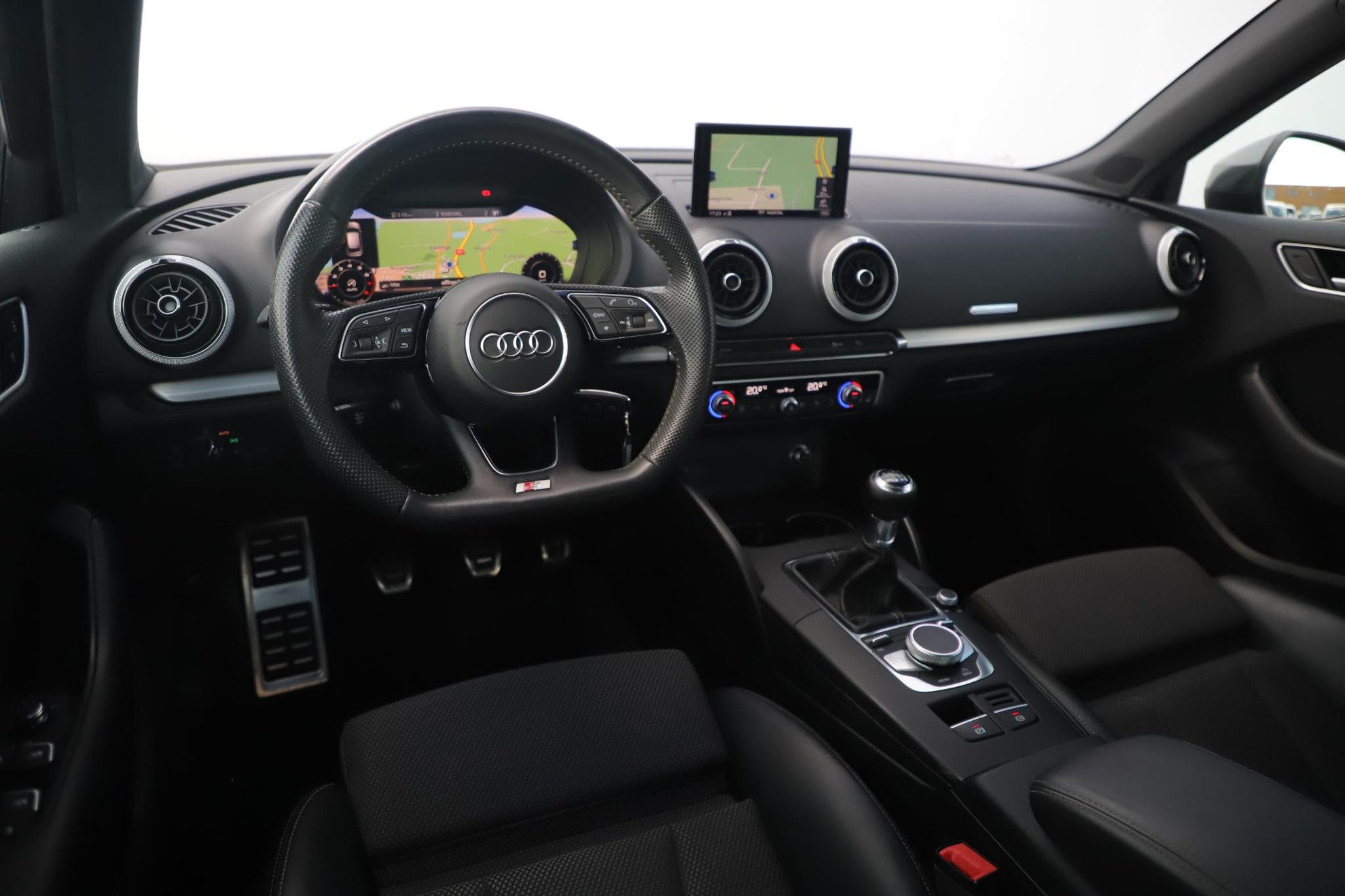 Audi A3 Sportback 30 TFSI S Line Sport Virtual Cockpit Half Leder Stoelverwarming Navigatie Carplay Android 18 inch S-Line LMV Full LED Clima Cruise Parkeersensor